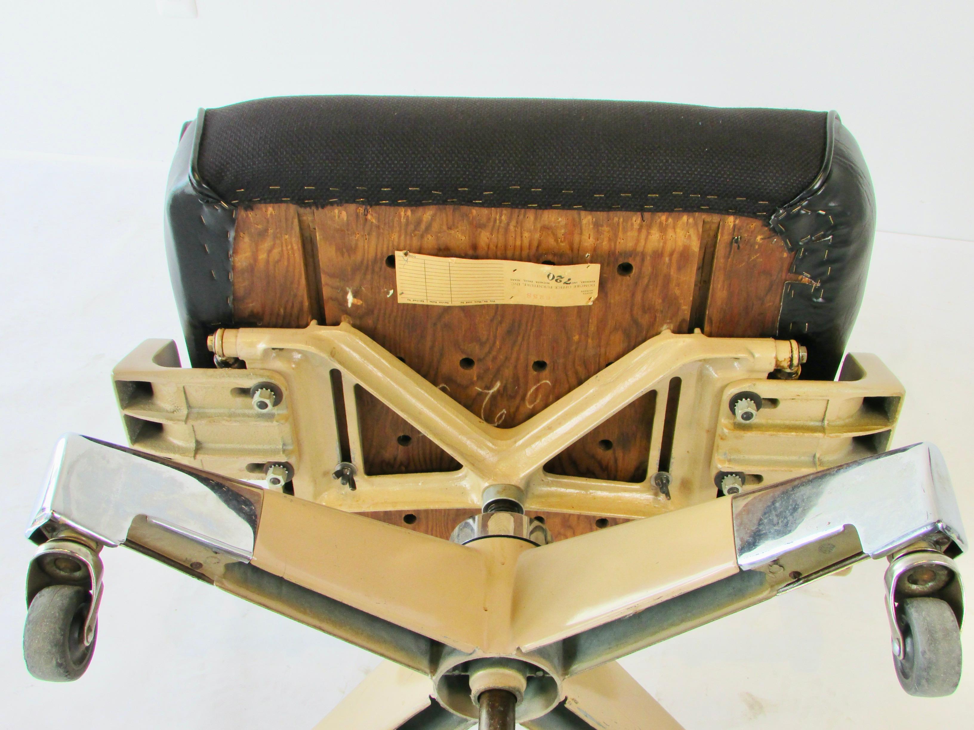 Domore Co. Executive Multi Adjustable Industrial Swivel Desk Chair auf Rollen im Angebot 1