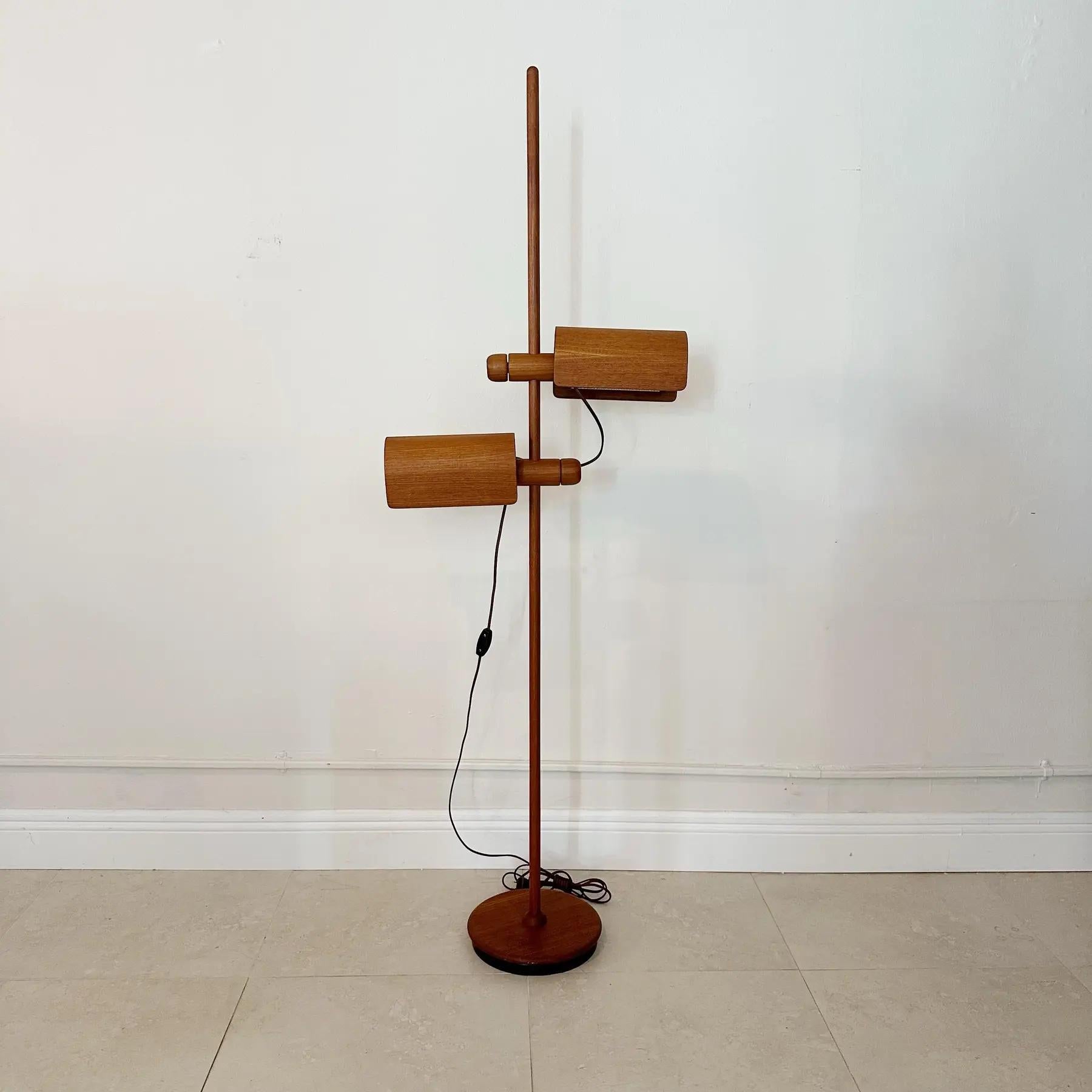 Mid-Century Modern Domus, lampadaire réglable en teck, Danemark, années 1970 en vente
