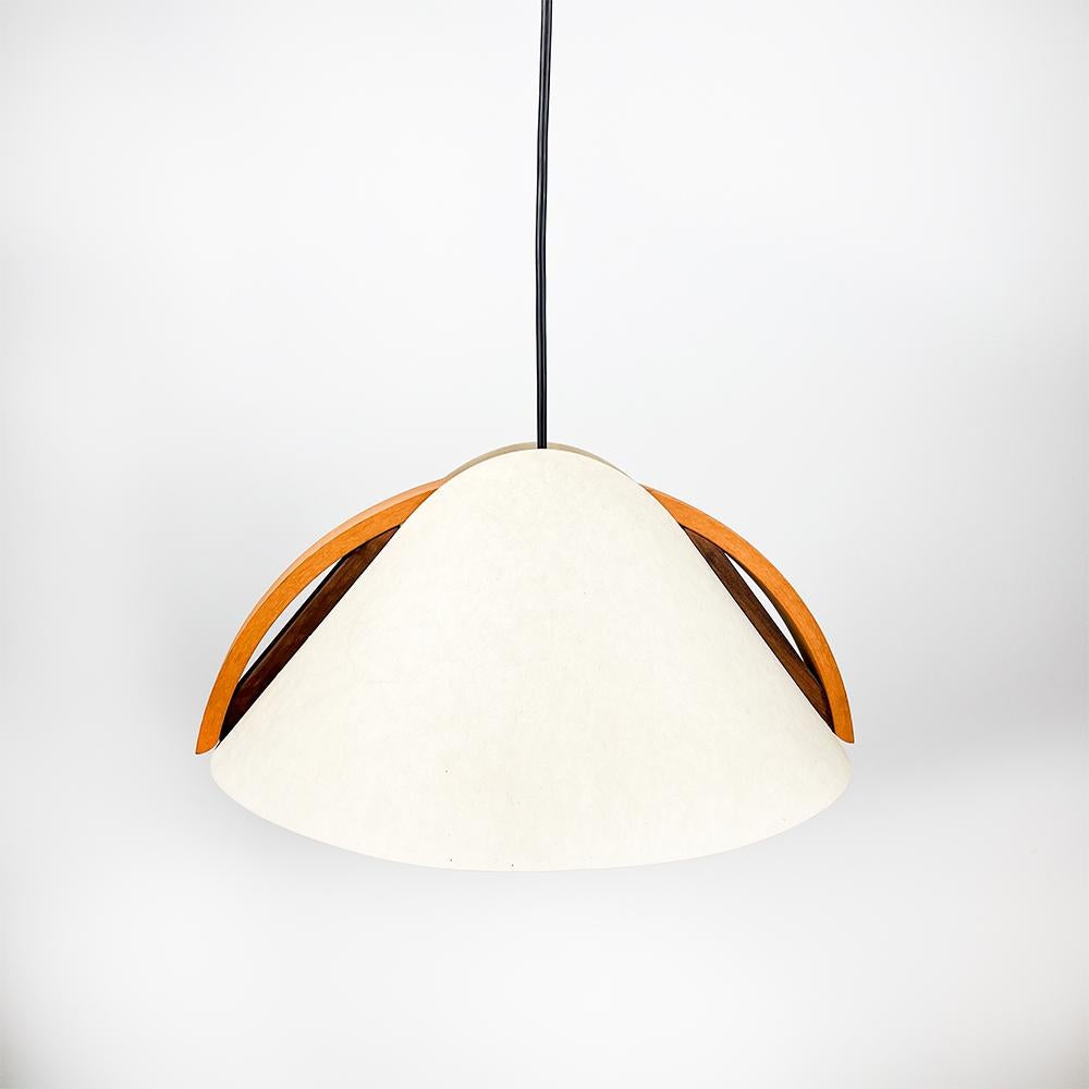 Domus ceiling lamp, 1980's

Made with alder wood and Lunopal screen.

Measurements: 39x33x20 cm.