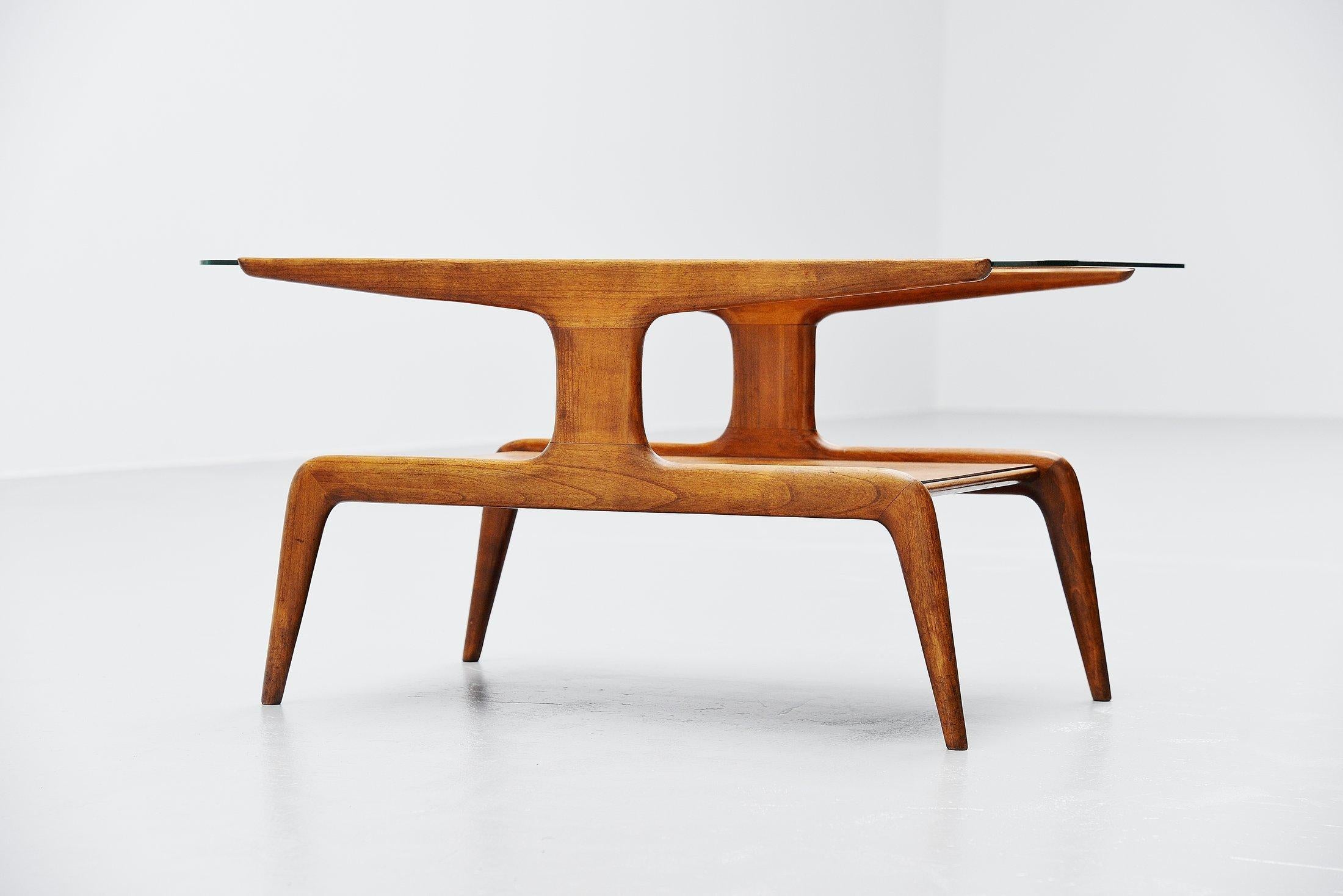 Very nice sculptural coffee table designed by Gio Ponti for the store ‘La Rinascente’, Italy 1950. This table was made of walnut wood and gas a glass top. There is a very nice pattern on the lower part of the table, looks like a diamond. The table