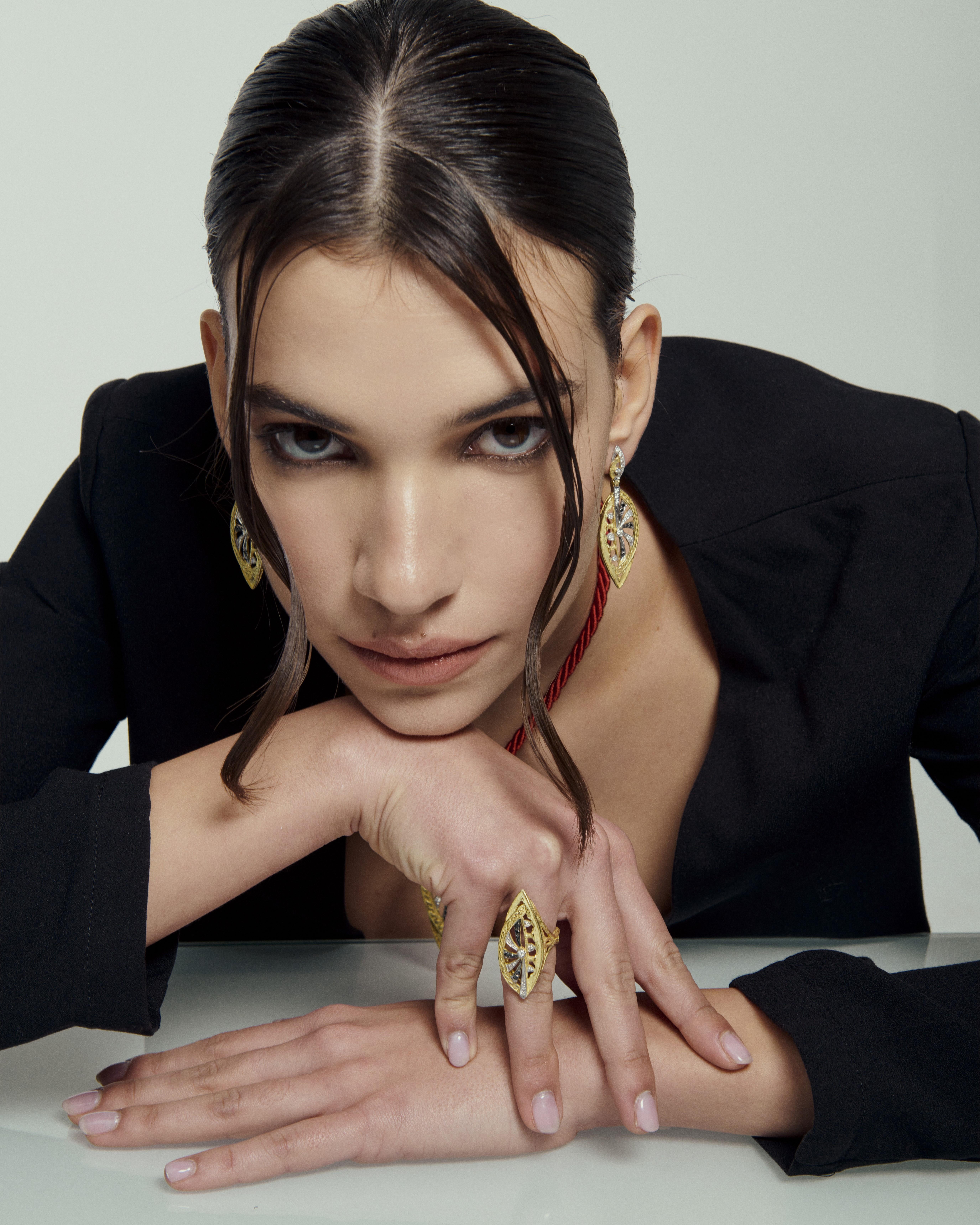 Contemporary DOMUS Romana Sacchi Black&White Diamonds Gemstones 18 Karat Gold Earrings For Sale
