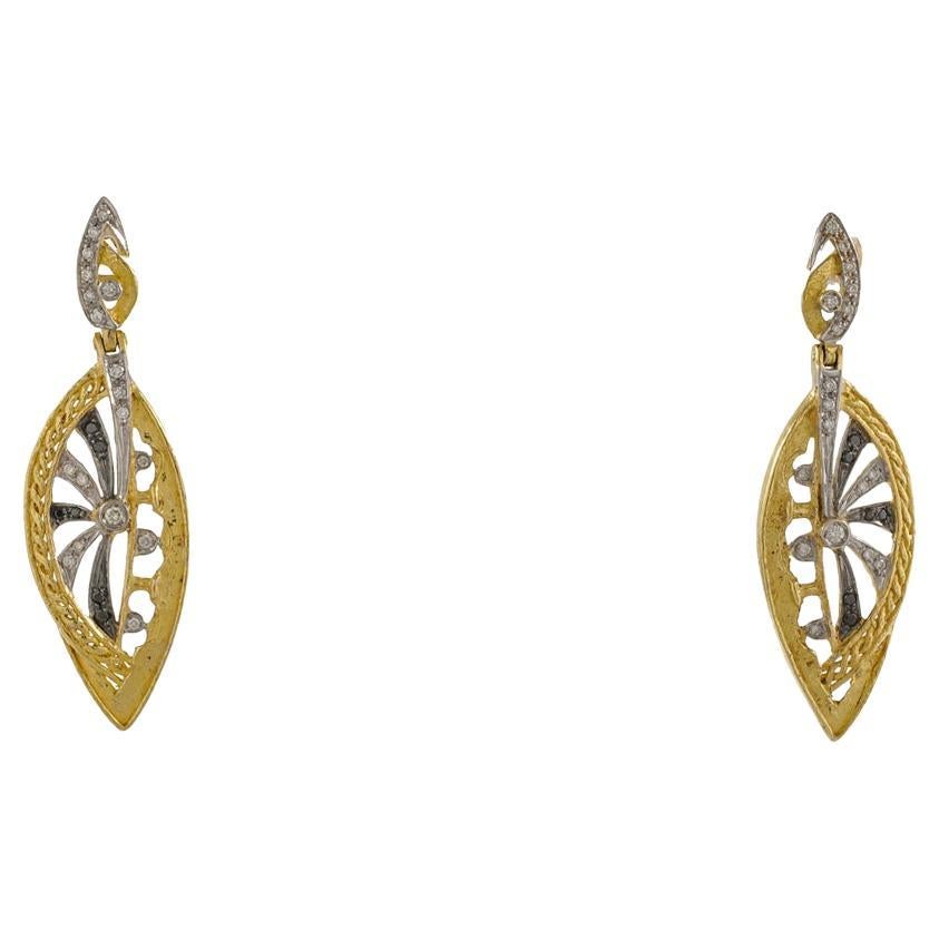 DOMUS Romana Sacchi Ohrringe aus 18 Karat Gold mit schwarzen und weißen Diamanten und Edelsteinen im Angebot