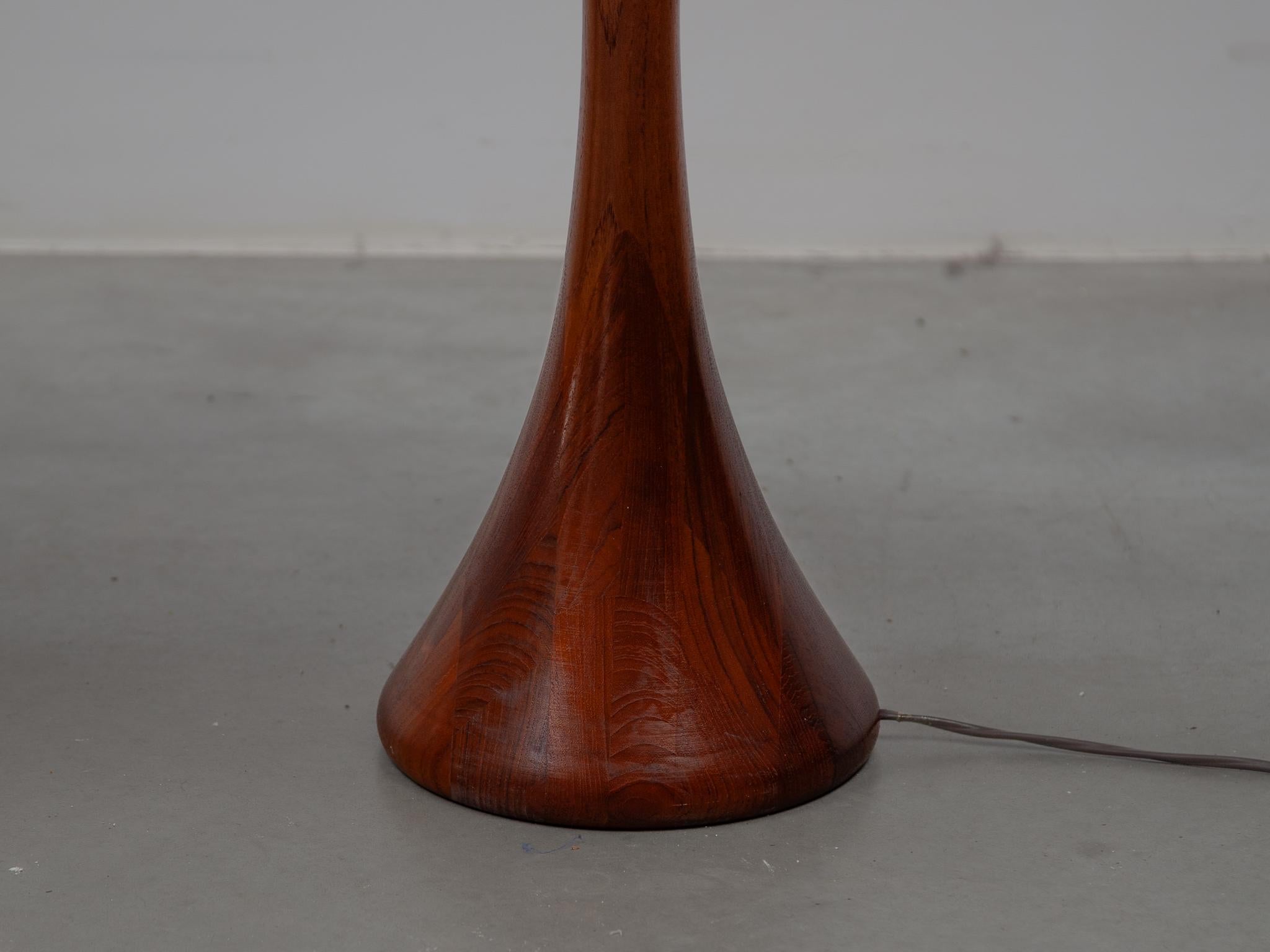 Domus Set of Two Large Table Lamps in Solid Teak, 1960s 3