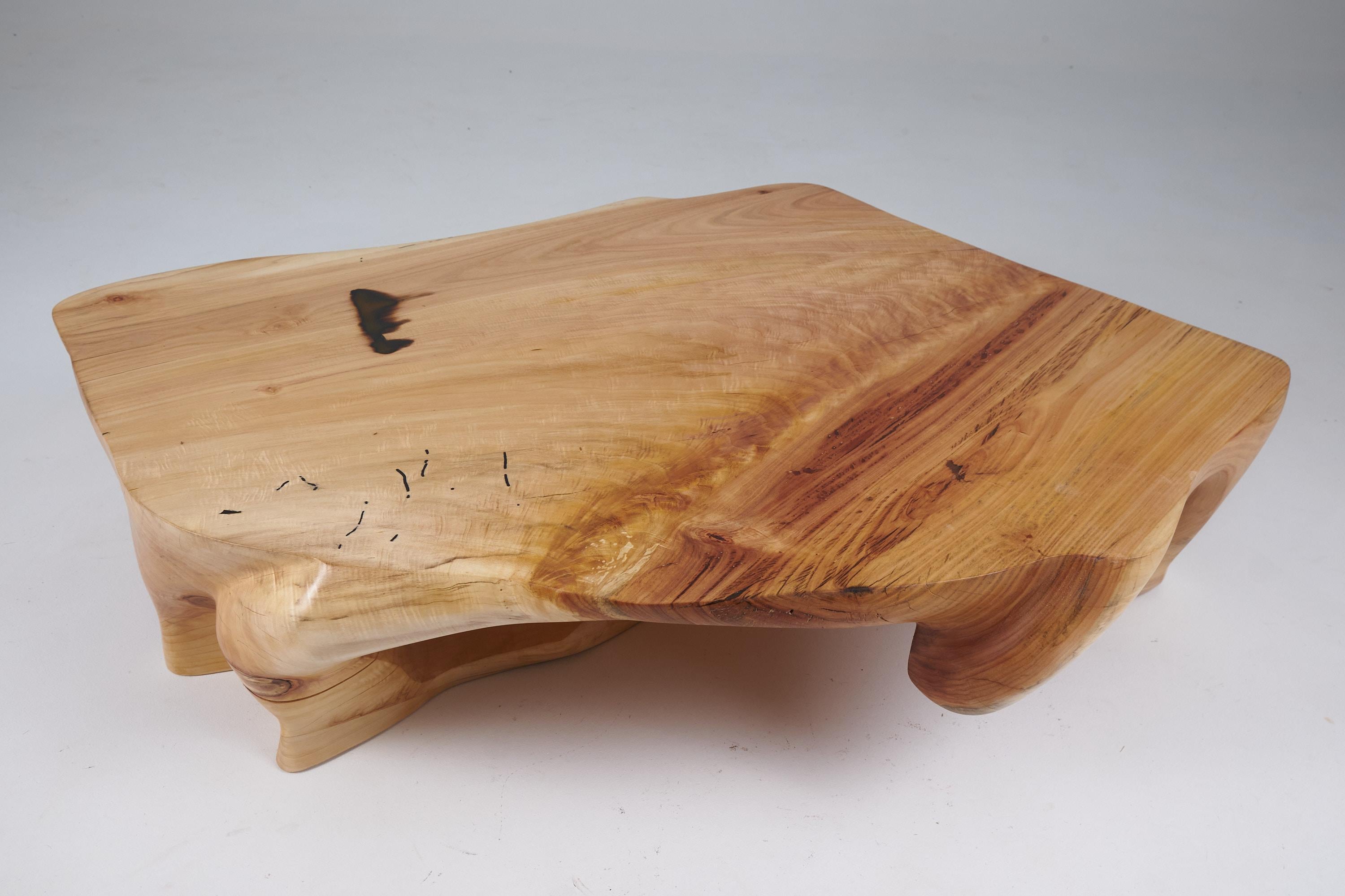 Domus, Massivholz-Skulptur Couchtisch, Contemporary Design, Logniture (Kroatisch) im Angebot