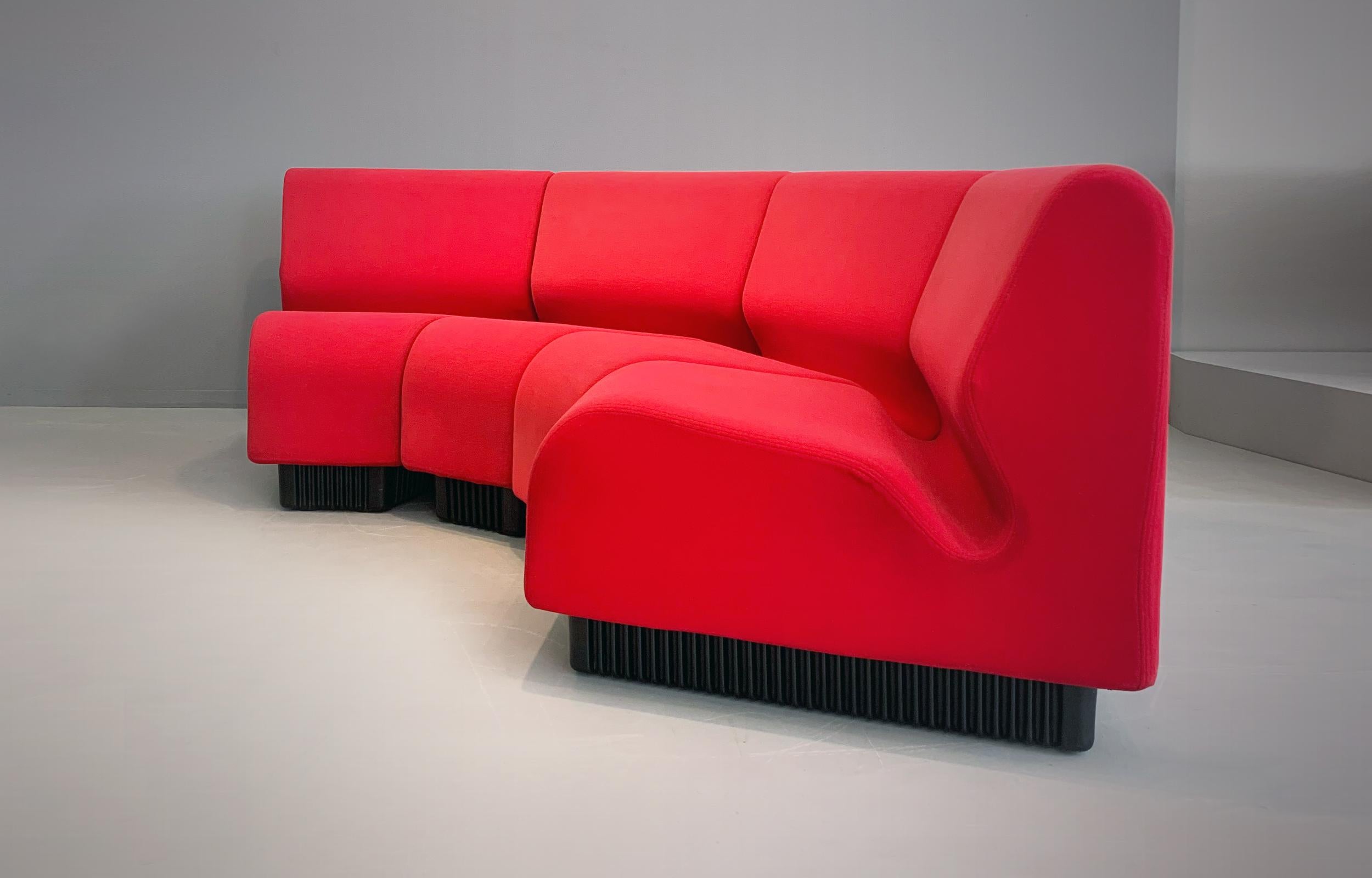 Beautiful modular sofa elements (4) designed by Don Chadwick in a bright red fabric. Produced by Herman Miller in the 1980s.
Wonderful condition.