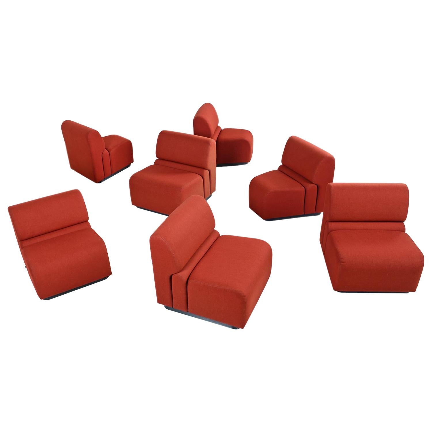 Designed by Jack Cartwright, this super comfortable, red tweed 7-piece modular sectional sofa allows for a wide range of possible arrangements. Break up the sections to create a diverse living room group or line up in a row to create one long curved