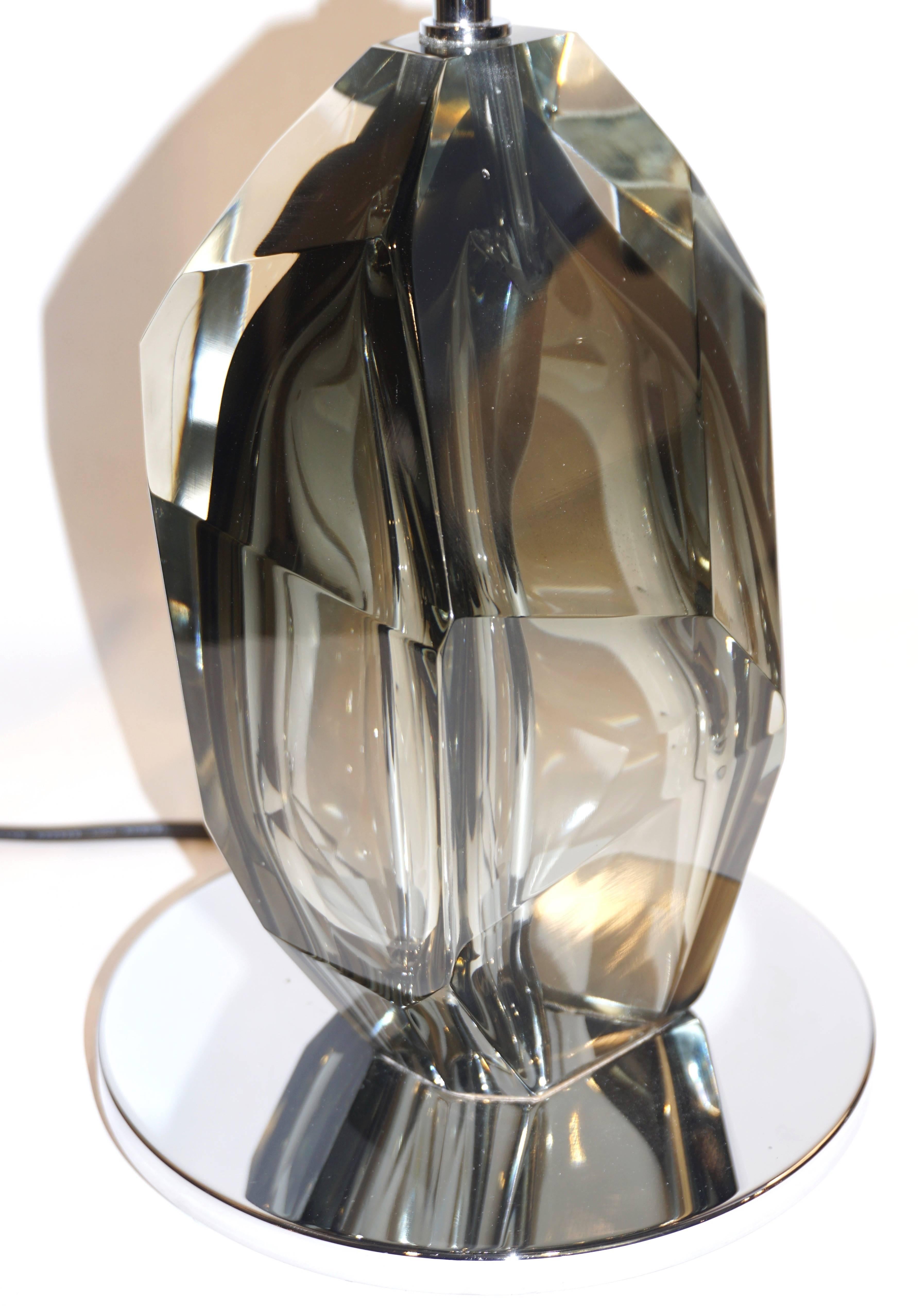 Contemporary made in italy pair of table lamps signed by Alberto Donà Studio of organic design, high quality of execution, entirely handcrafted and hand polished, the heavy solid Murano glass bodies in a sophisticated smoked glass tint are rock