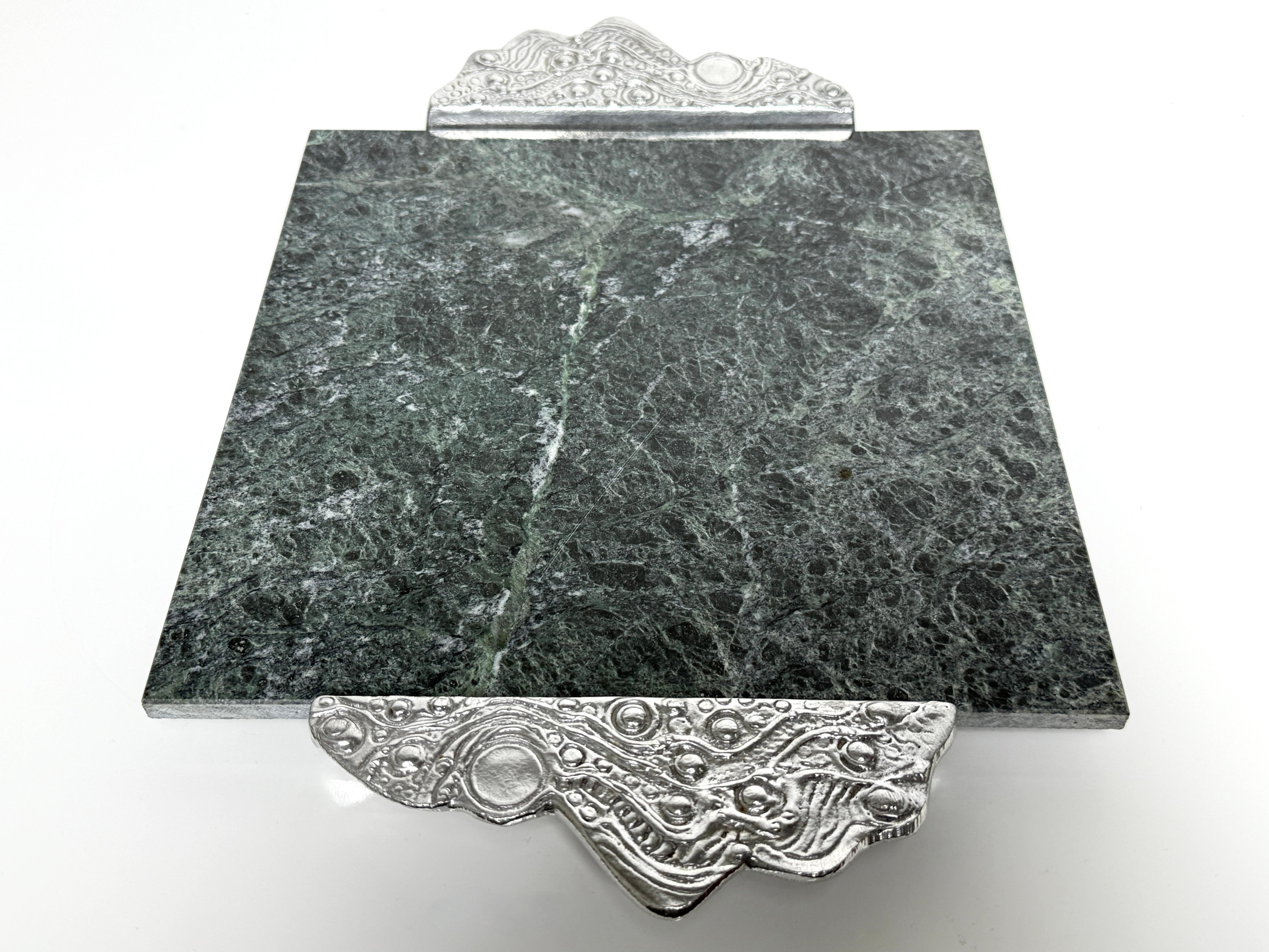 Bandeja de mármol verde y aluminio Don Drumm Bandeja o tabla de embutidos Moderno de mediados de siglo en venta