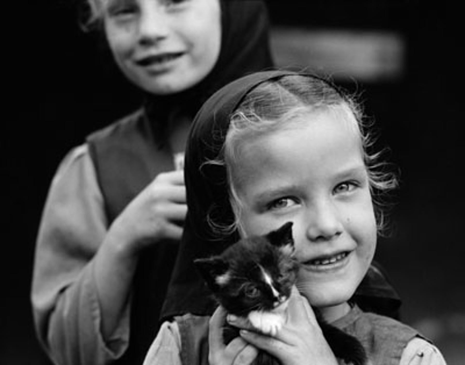 Don Dudenbostel Landscape Print - Mennonite Girl with Kitten