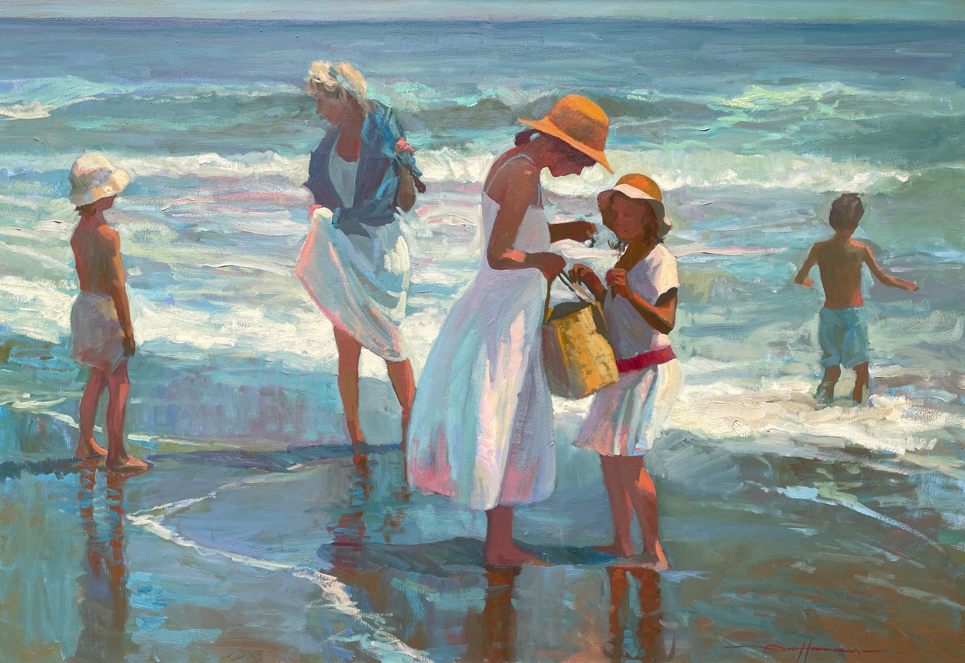 Madres y niños en la playa" de Don Hatfield es un cautivador ejemplo del Impresionismo Americano, que muestra su dominio de la luz, el color y la composición. Este óleo enmarcado de 38" x 55" capta maravillosamente un momento idílico junto al mar,