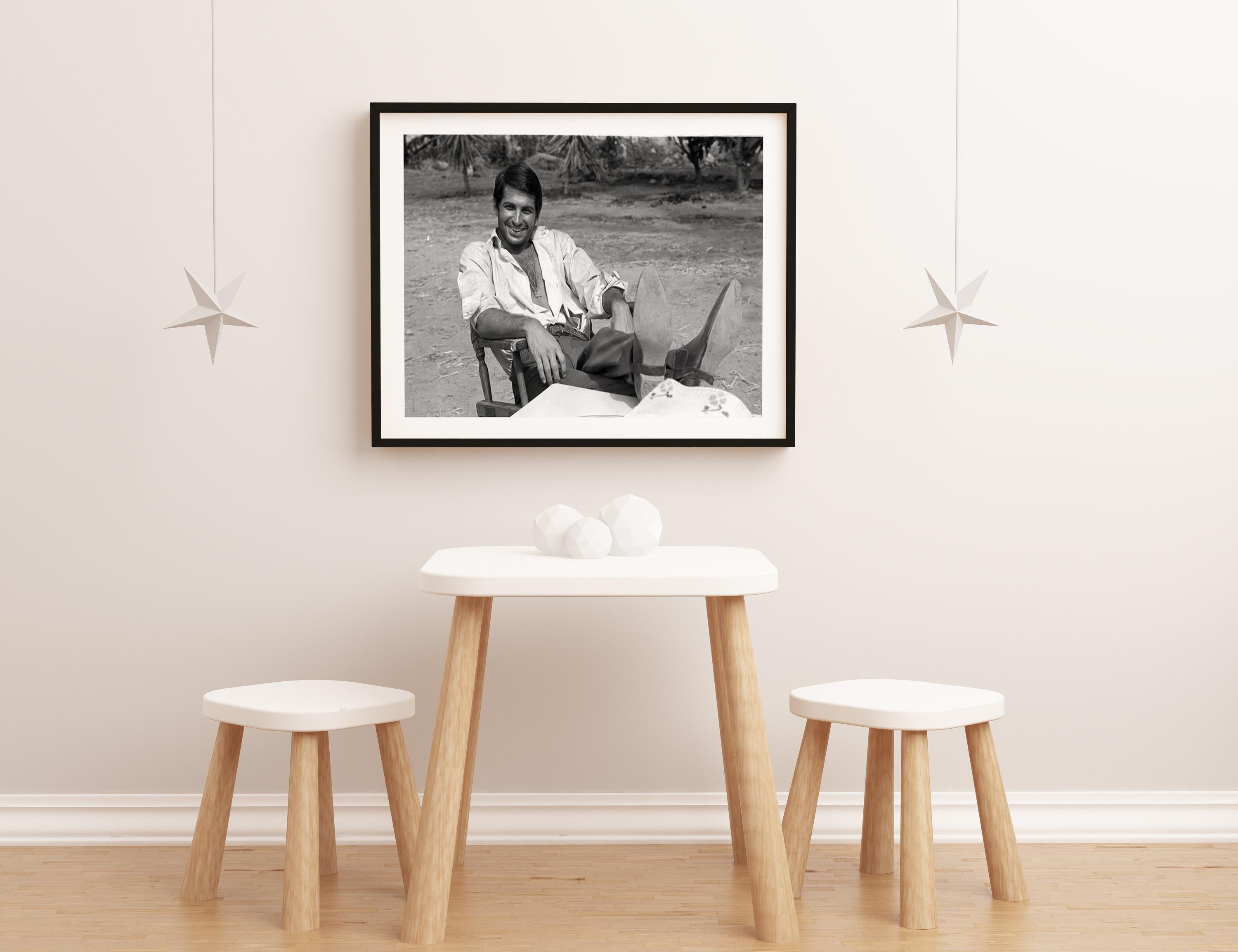 George Hamilton Relaxing Behind the Scenes of Viva Maria Fine Art Print For Sale 2