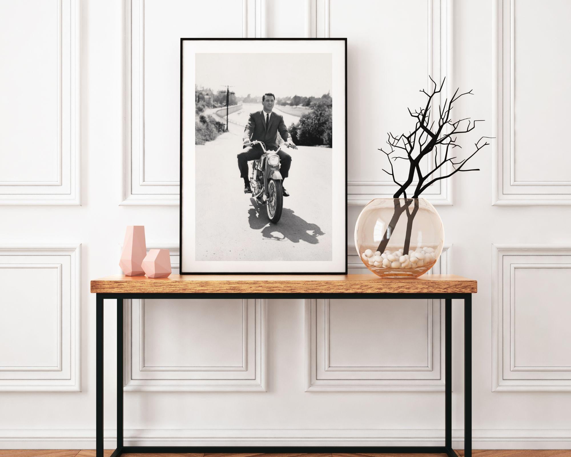 Rock Hudson auf einem Motorrad (Zeitgenössisch), Photograph, von Don Ornitz
