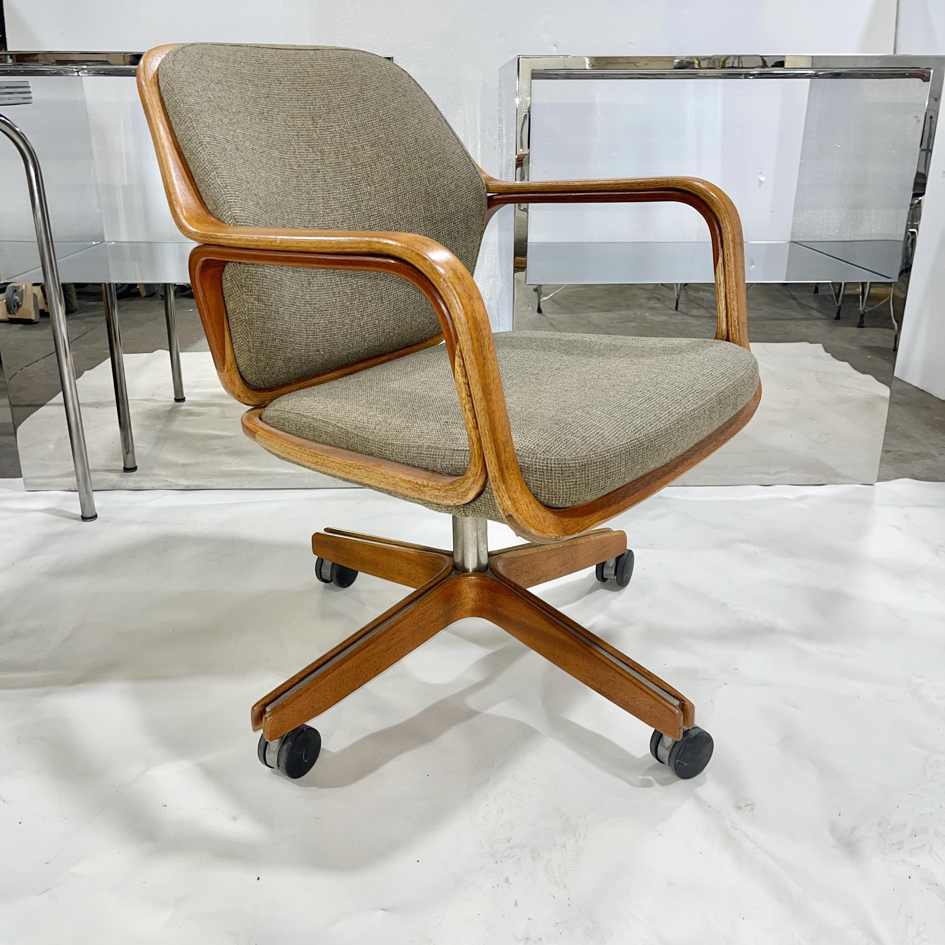 Don Petitt für Knoll 1105 Drehstuhl (amerikanisch) im Angebot