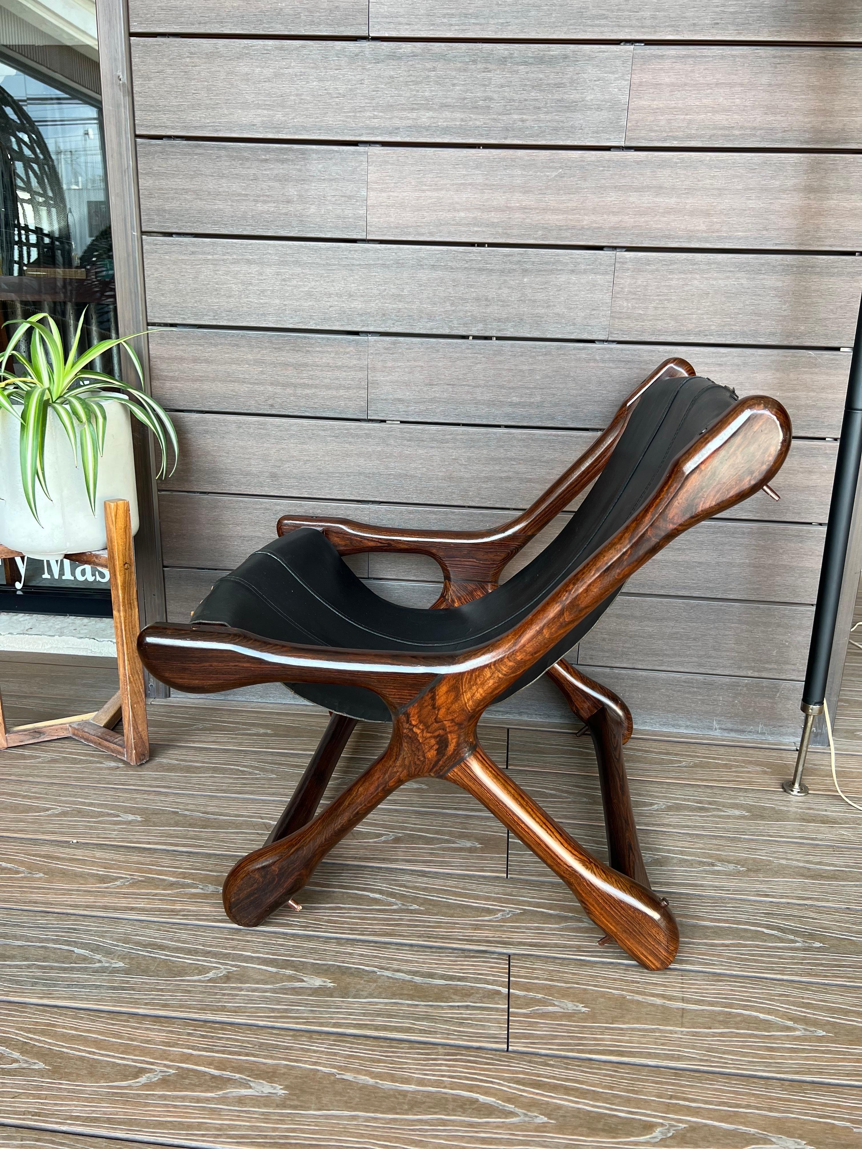 For your consideration, Shoemaker's most iconic chair, The Sloucher from the Sling line, the leather is original as are the buttons that are nailed to the wood (two out of twenty were replaced), the wood was completely restored. The condition of the
