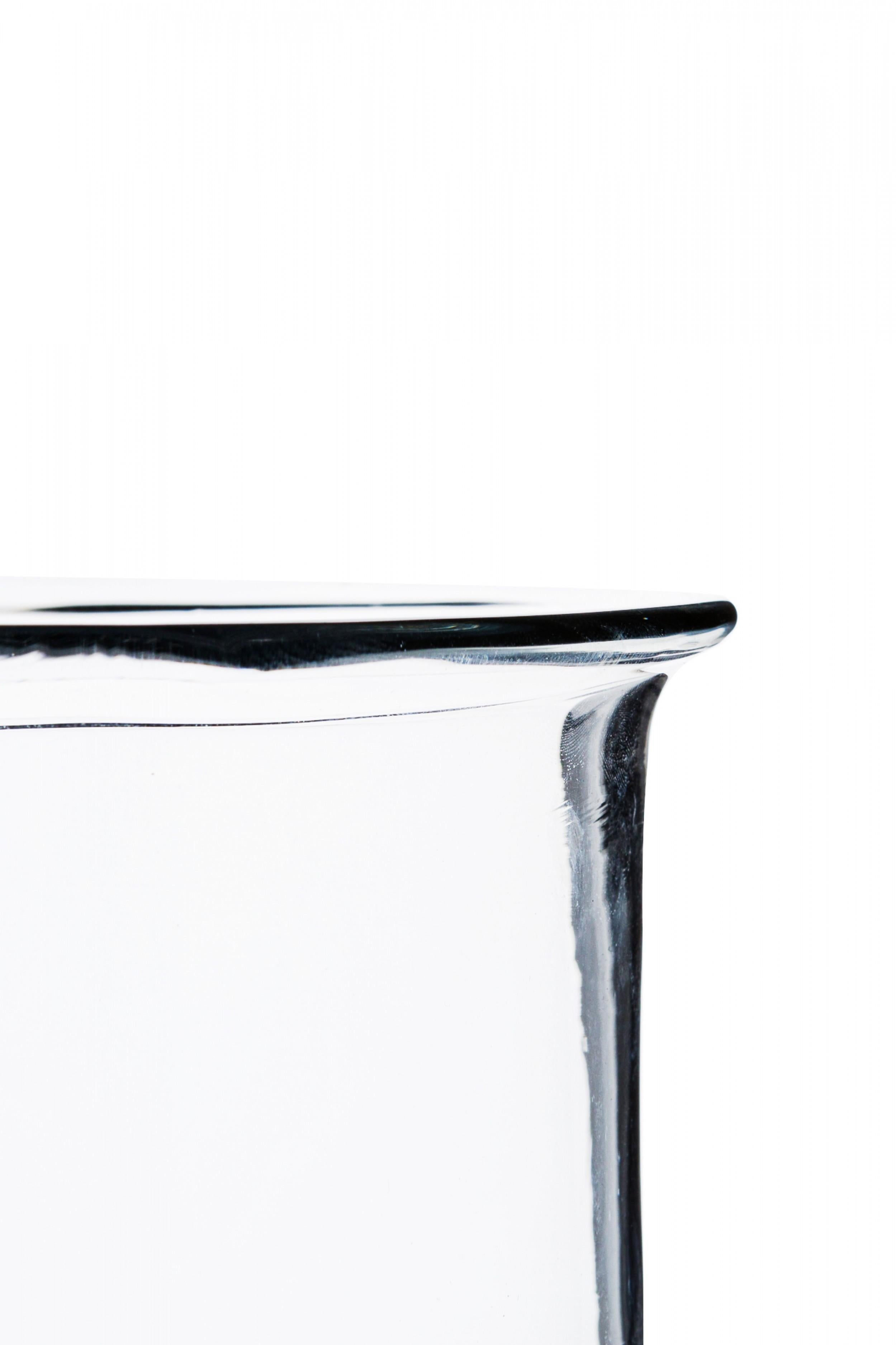 Grand vase cylindrique en verre transparent, de style américain du milieu du siècle, dont la forme rappelle celle d'un bambou. (DON SHEPARD POUR BLENKO GLASS CO.).