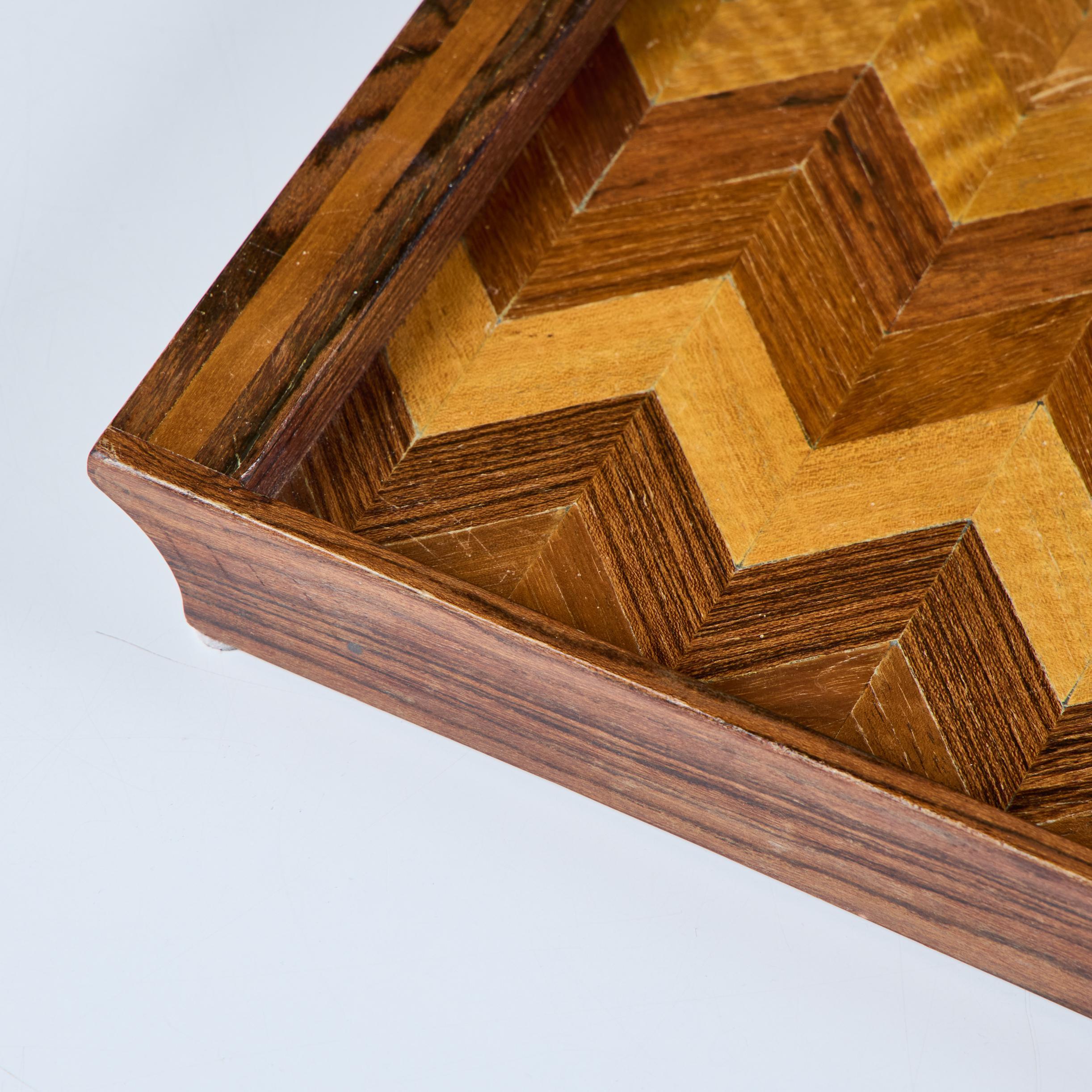 Bandeja decorativa de marquetería Chevron de Don Shoemaker para Señal en venta 5