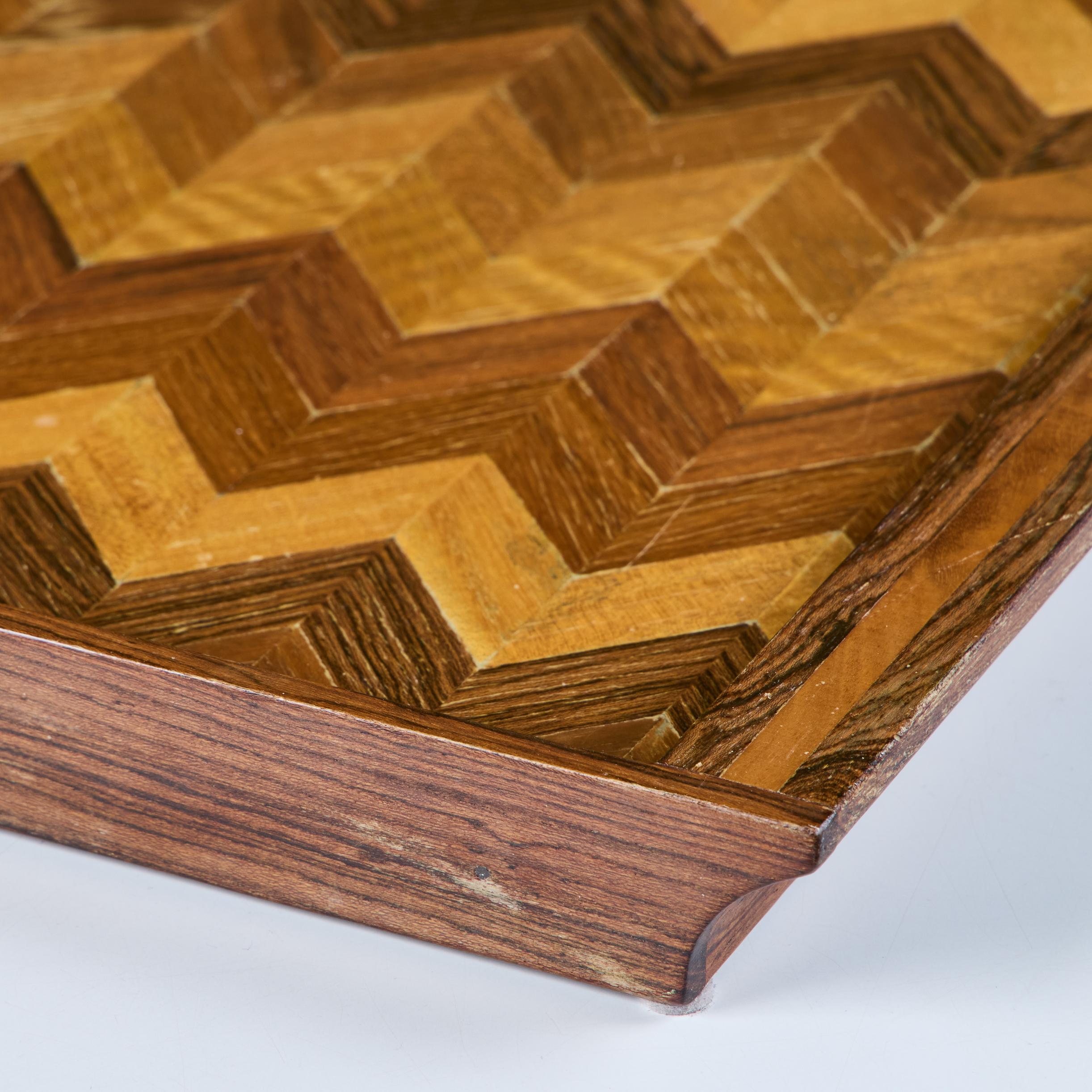 Bandeja decorativa de marquetería Chevron de Don Shoemaker para Señal en venta 6