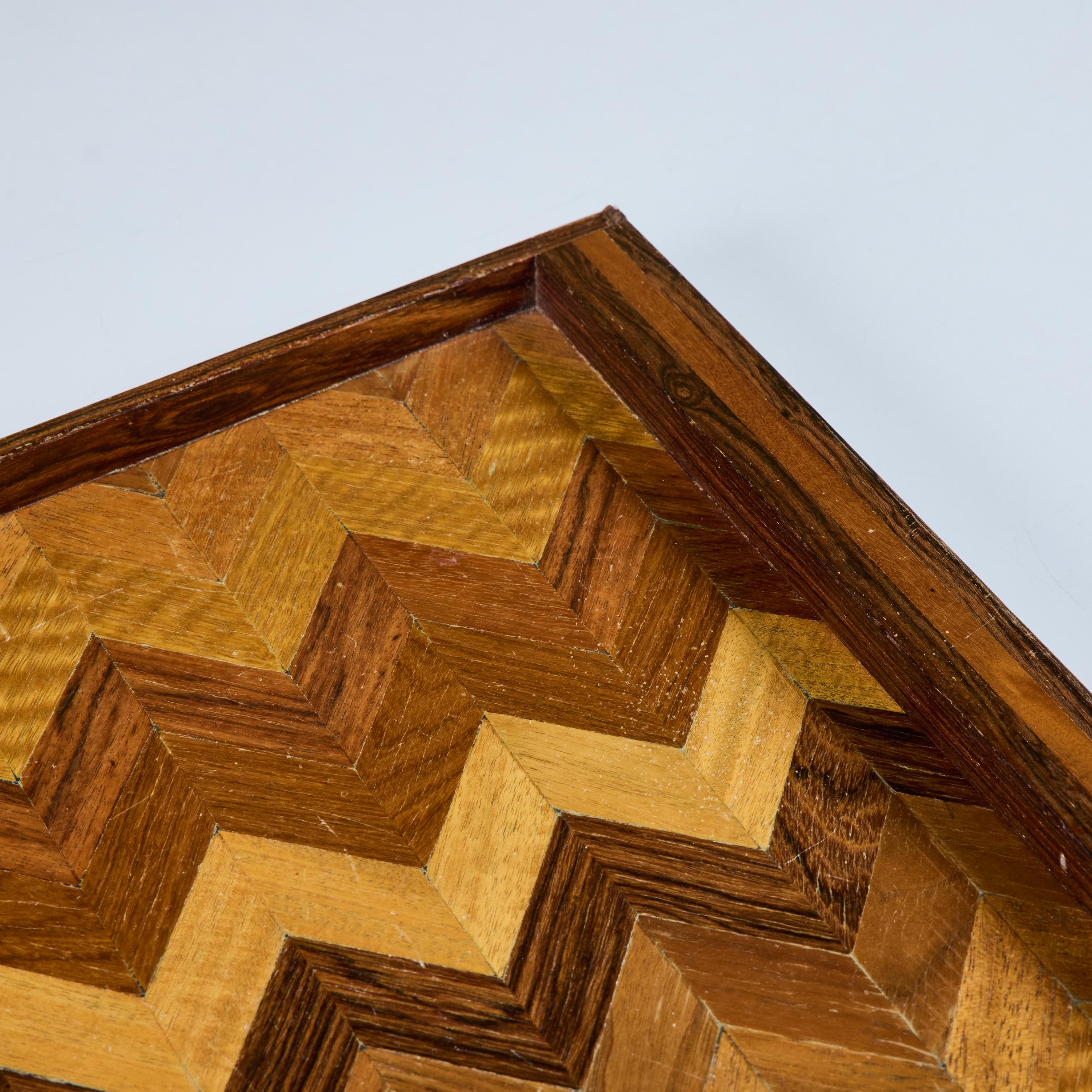 Bandeja decorativa de marquetería Chevron de Don Shoemaker para Señal en venta 8