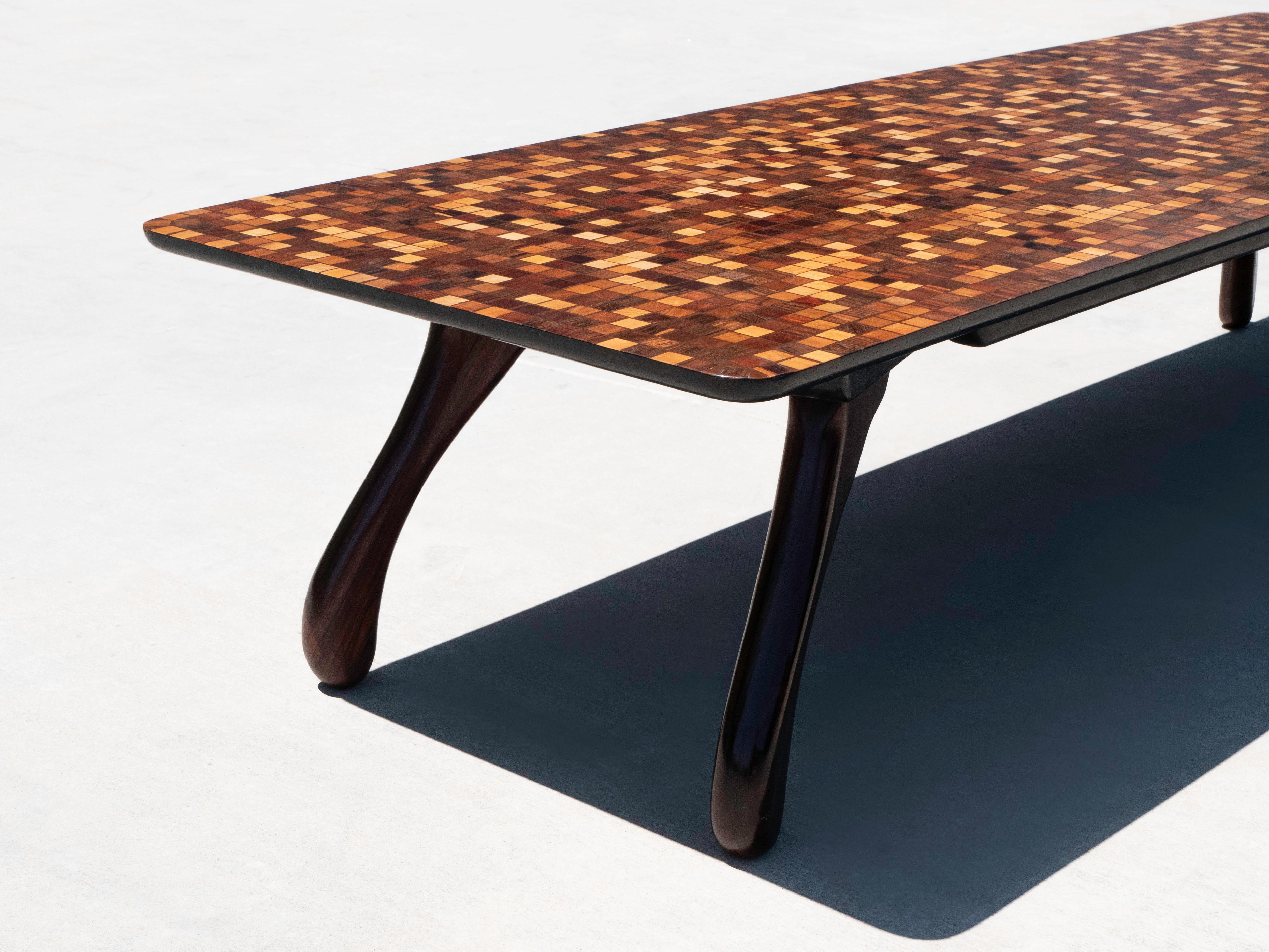 Mesa de centro rectangular Don Shoemaker para su empresa Senal S.A.  Fabricado en México, hacia 1960.  En excelente estado original, con ligeros desgastes ocasionales en el acabado.  La superficie de la mesa es un parquet llamativo, elaborado por