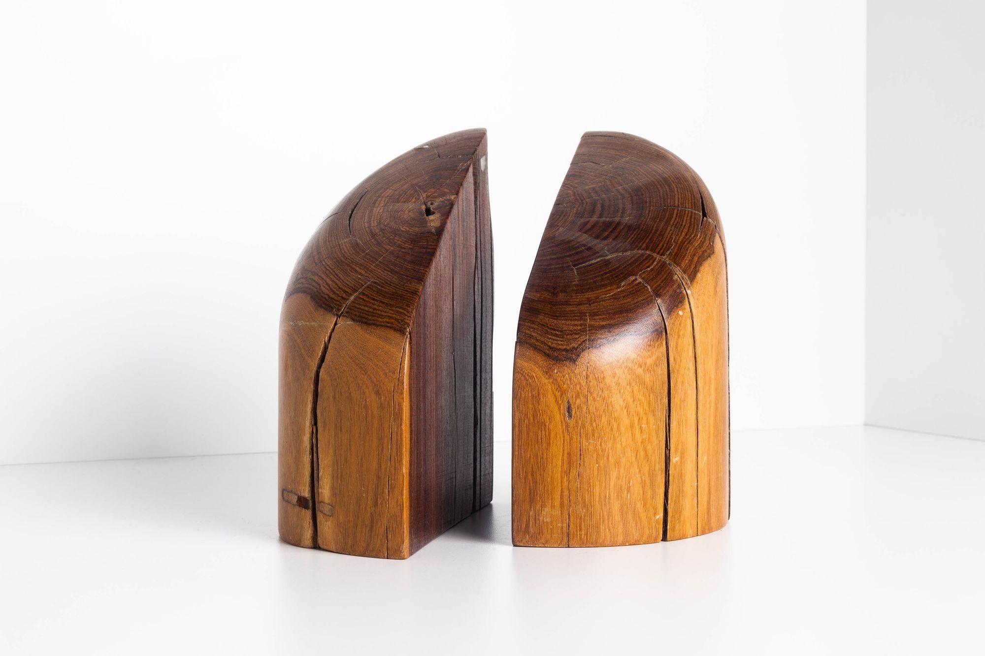 Centroamericano Fermalibri Don Shoemaker intagliati a mano in cocobolo in vendita