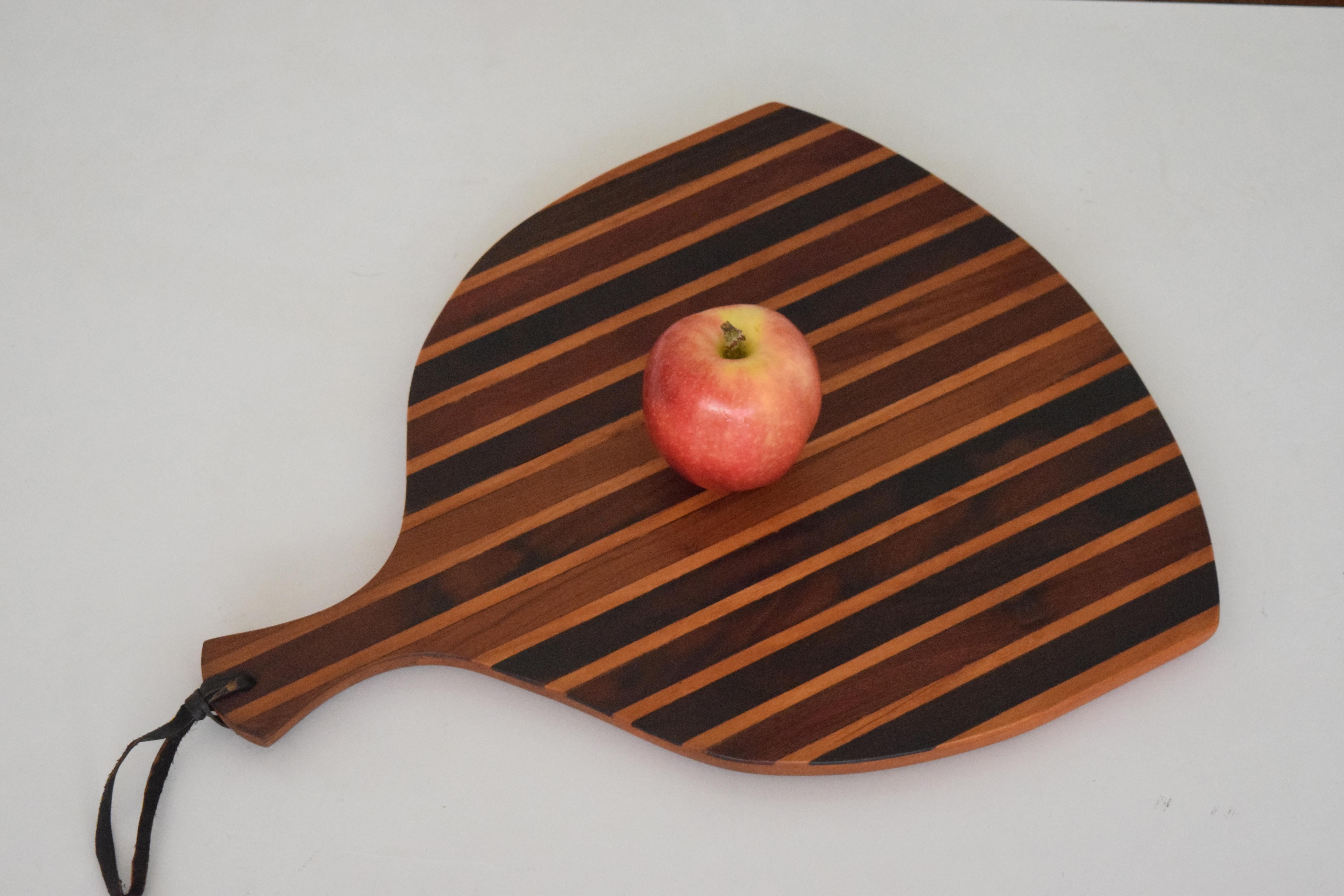 Don Shoemaker Large Serving Tray /Cutting Board Made with Different Woods In Good Condition For Sale In Mexico City, MX