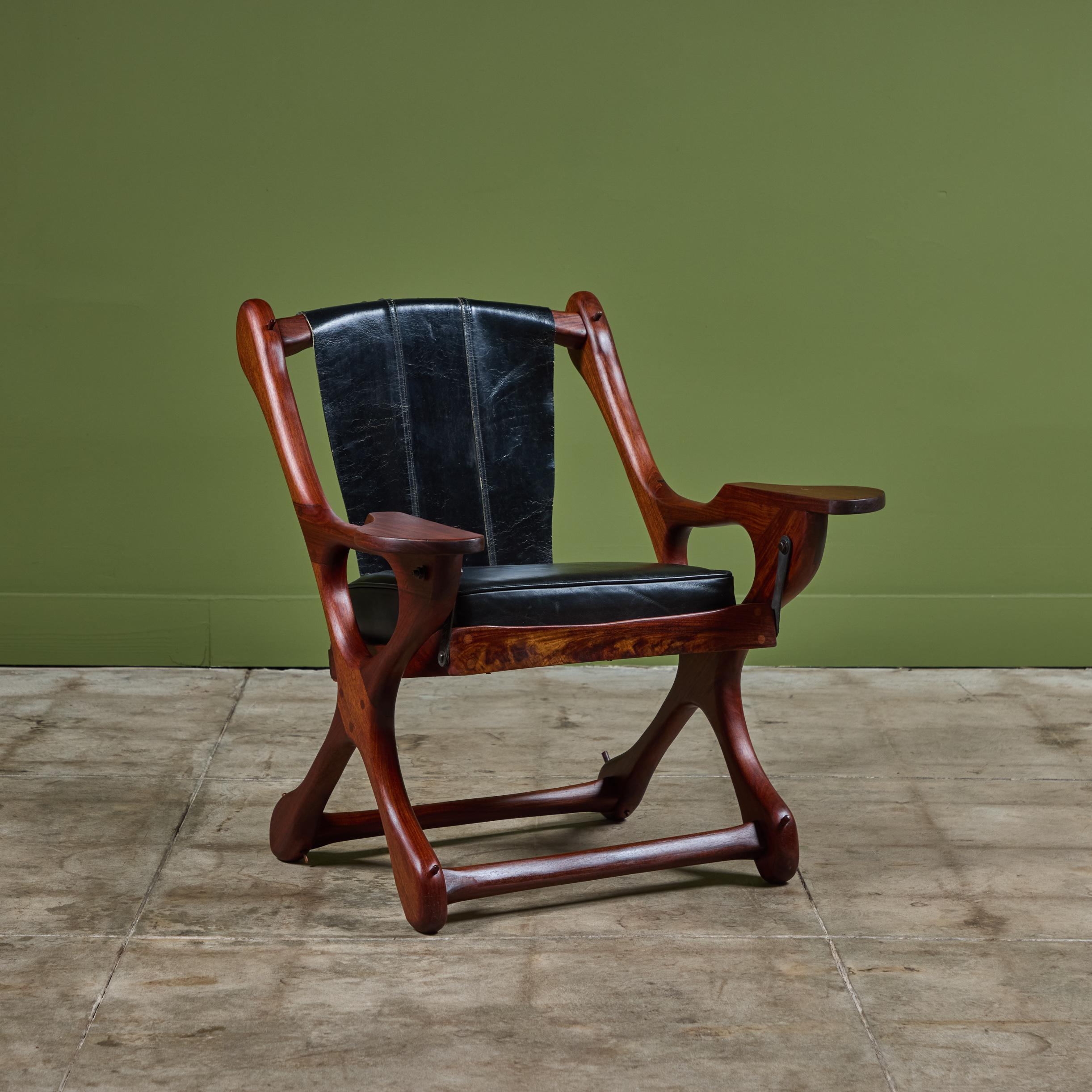 A olio Sedia da salotto Swinger in mogano di Don Shoemaker in vendita