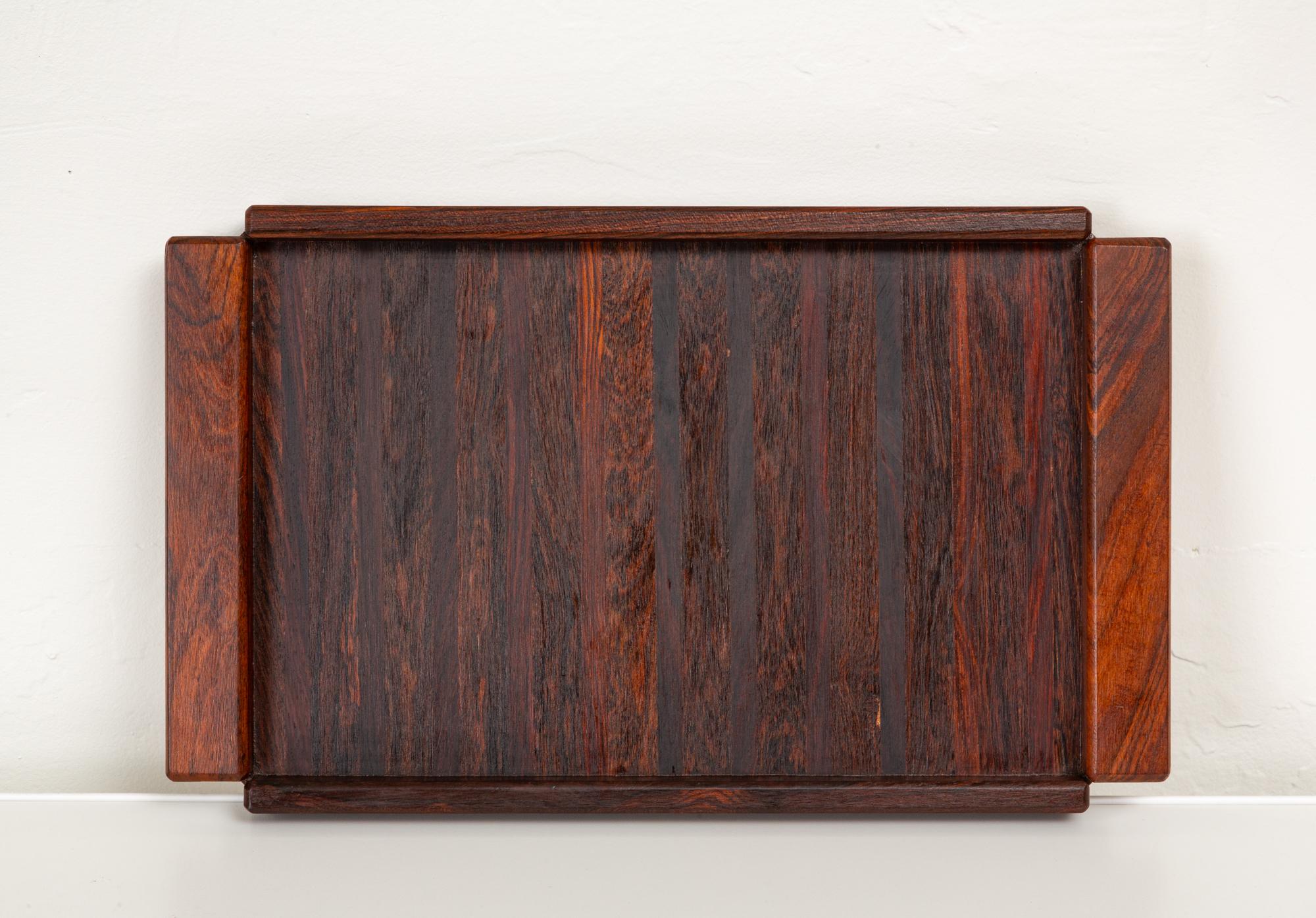 Rosewood tray by Don Shoemaker for Señal, Mexico, circa 1960s. The tray has a rosewood frame with integrated handles and features an inlaid striped pattern of highly figured rosewood.

Retains original manufacturer’s label on the