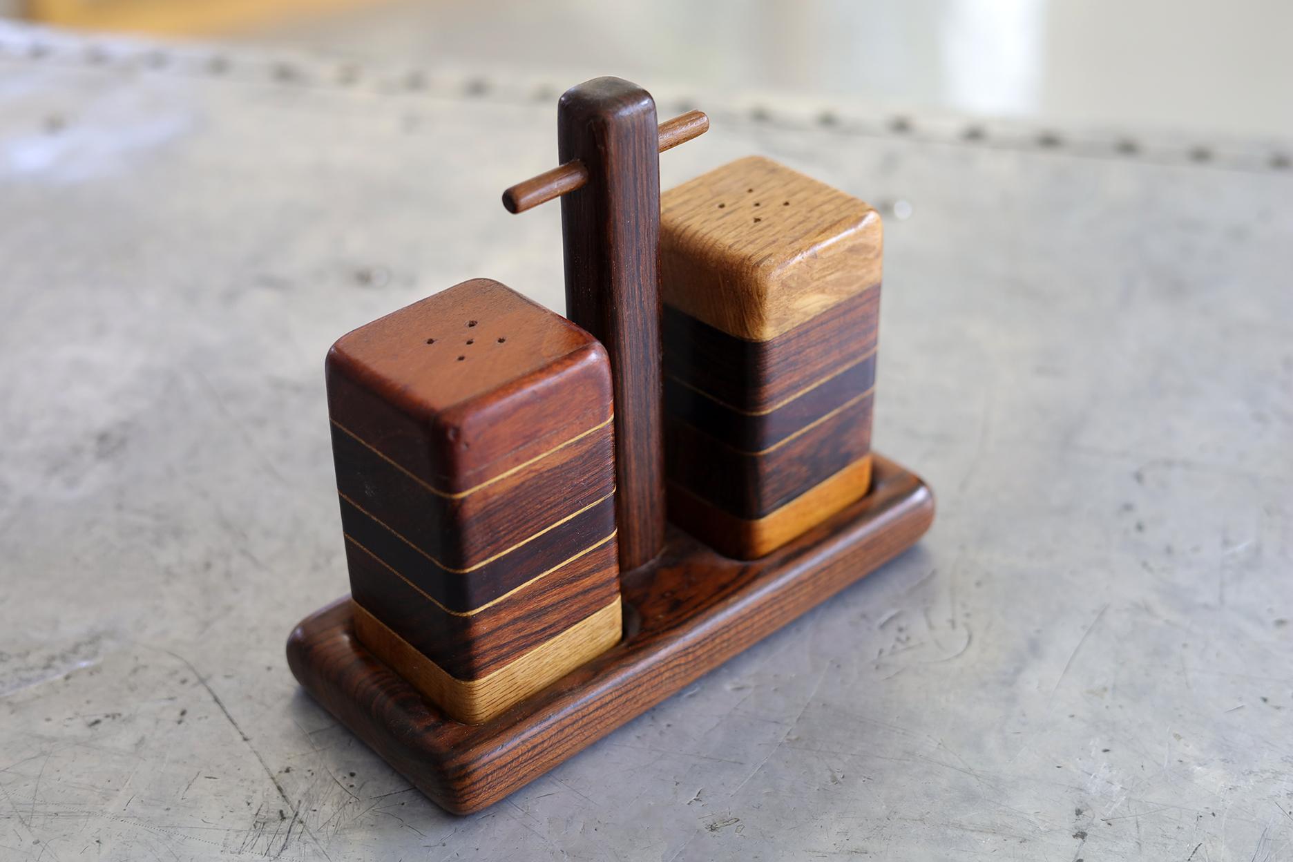 Very special Salt and Pepper set. Very nice craftsmanship made of different wood species by master wood maker Don Shoemaker in Michoacan Mexico.
Very good condition.
