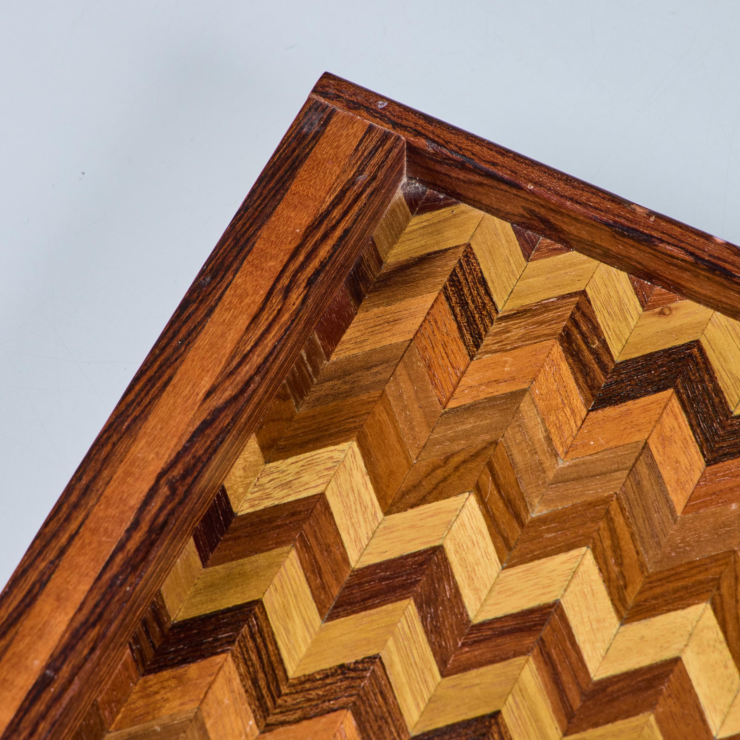Don Shoemaker Kleines dekoratives Tablett mit Chevron-Marketerie für Señal im Angebot 5