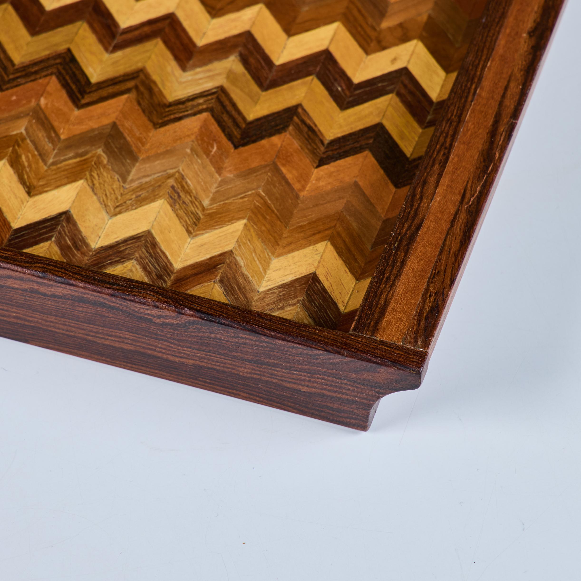 Don Shoemaker Kleines dekoratives Tablett mit Chevron-Marketerie für Señal im Angebot 8