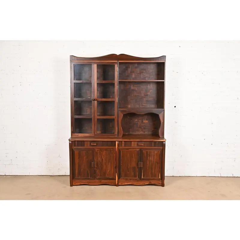 Mid-Century moderno Mobile libreria in legno di palissandro di cocobolo dello Studio A di Don Shoemaker, CIRCA ANNI '70 in vendita