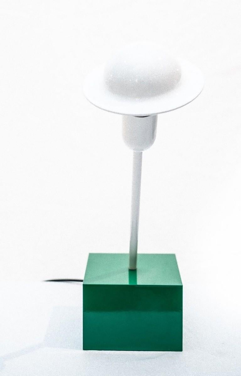 Stilnovo don table lamp is a table lamp designed by Ettore Sottsass for Stilnovo in 1977.

Beautiful design object realized in white metal stem with a green lacquered metal base.

Made in Italy.

Very good conditions. 

This lamp has been