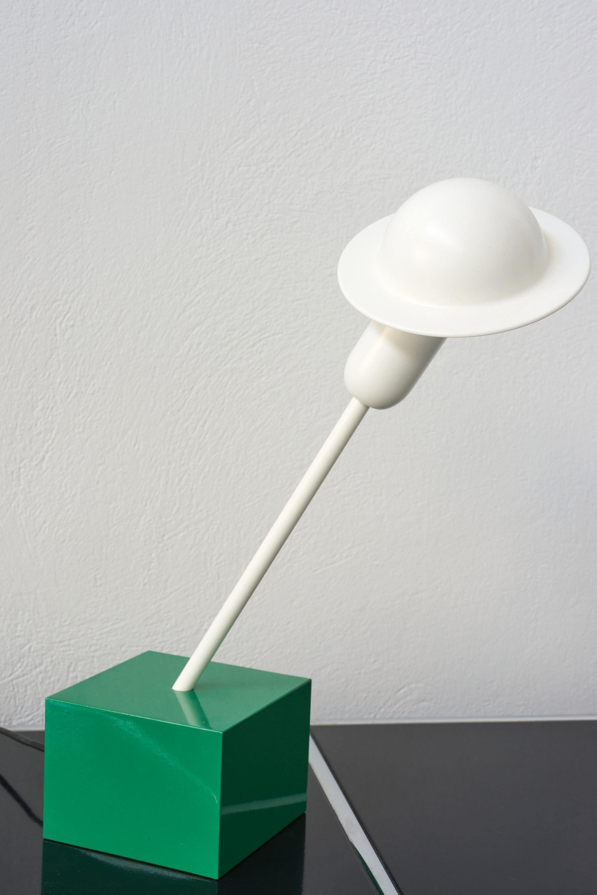 'Don' table lamp designed by Ettore Sottsass for Stilnovo in 1977. Old stock in excellent condition.
Don is one of the 5 lamps designed by Ettore Sottsass for Stilnovo, after Orators, Lampros and Manifesto of 1968, Sinus of 1973 and Valigia which,