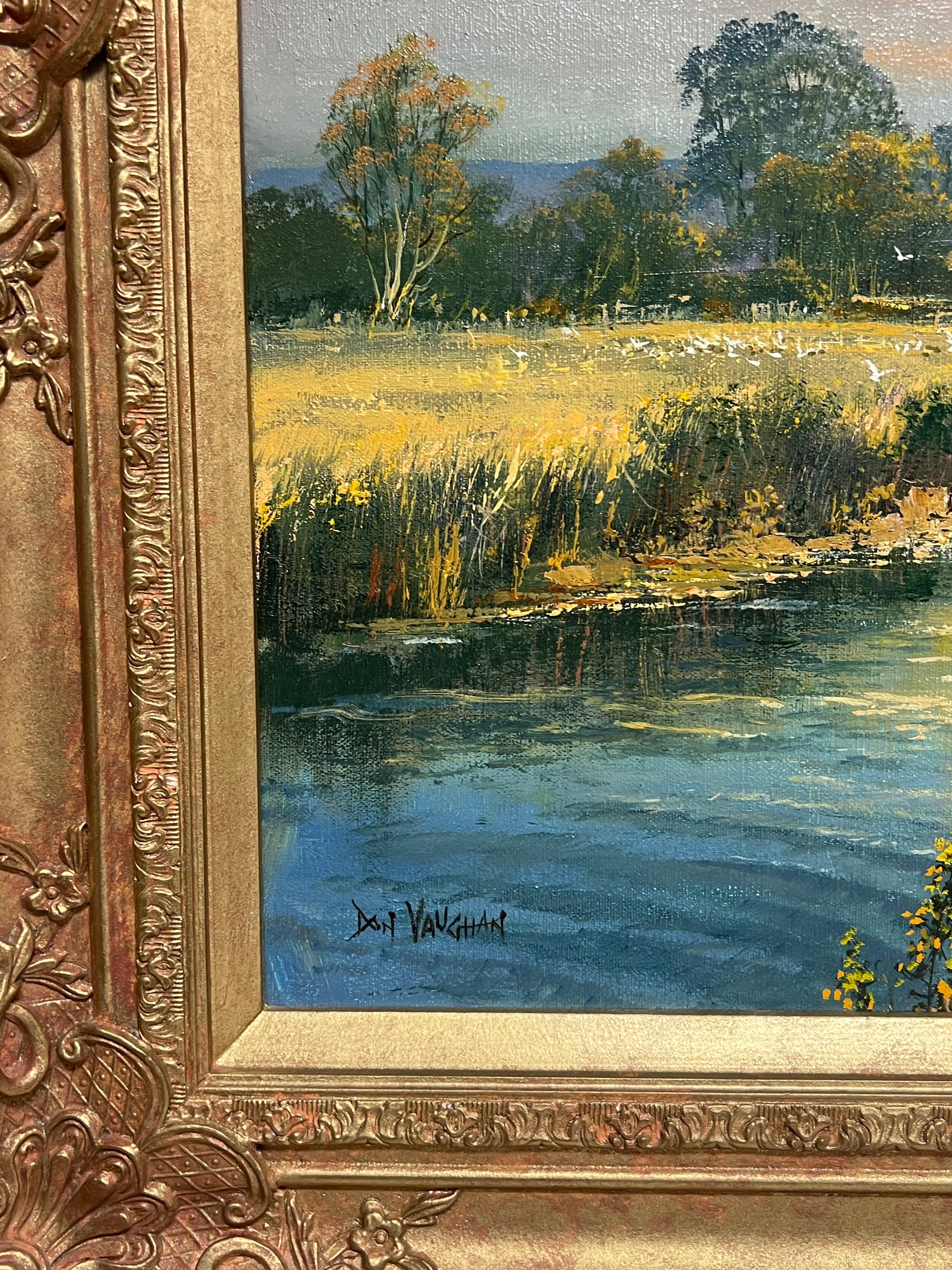 Large Traditional English Summer Pastoral Cattle River Landscape Ölgemälde (Post-Impressionismus), Painting, von Don Vaughan