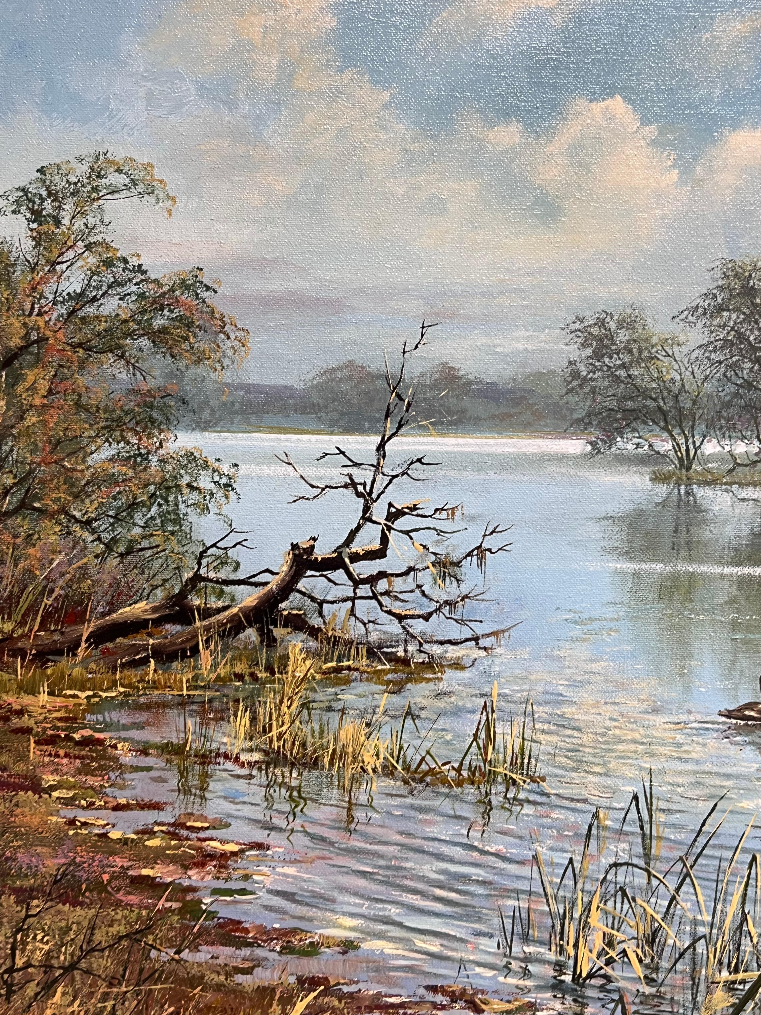 Große traditionelle englische Sommer Flusslandschaft Ölgemälde Schwäne Cygnets – Painting von Don Vaughan
