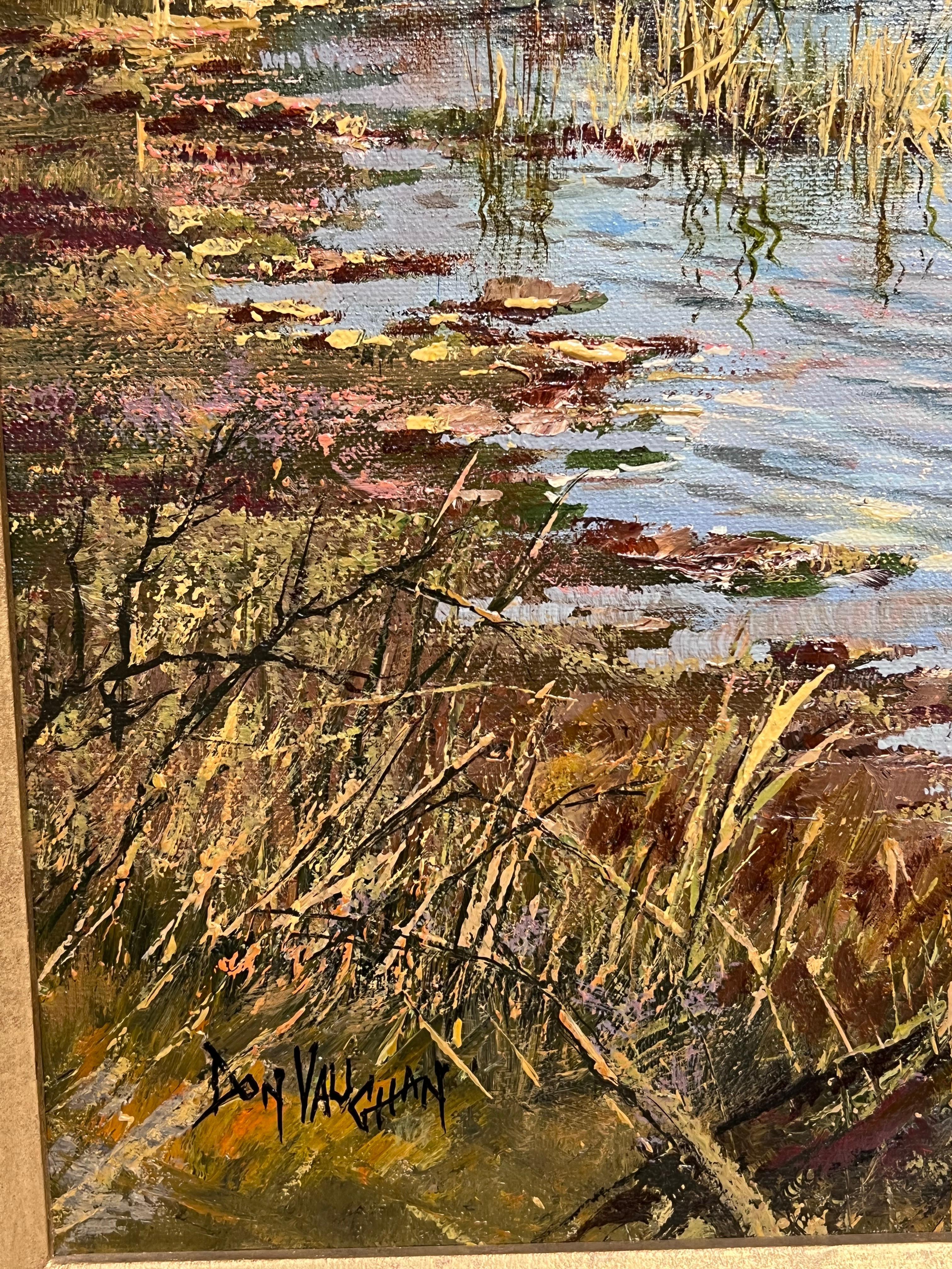 Große traditionelle englische Sommer Flusslandschaft Ölgemälde Schwäne Cygnets (Braun), Landscape Painting, von Don Vaughan