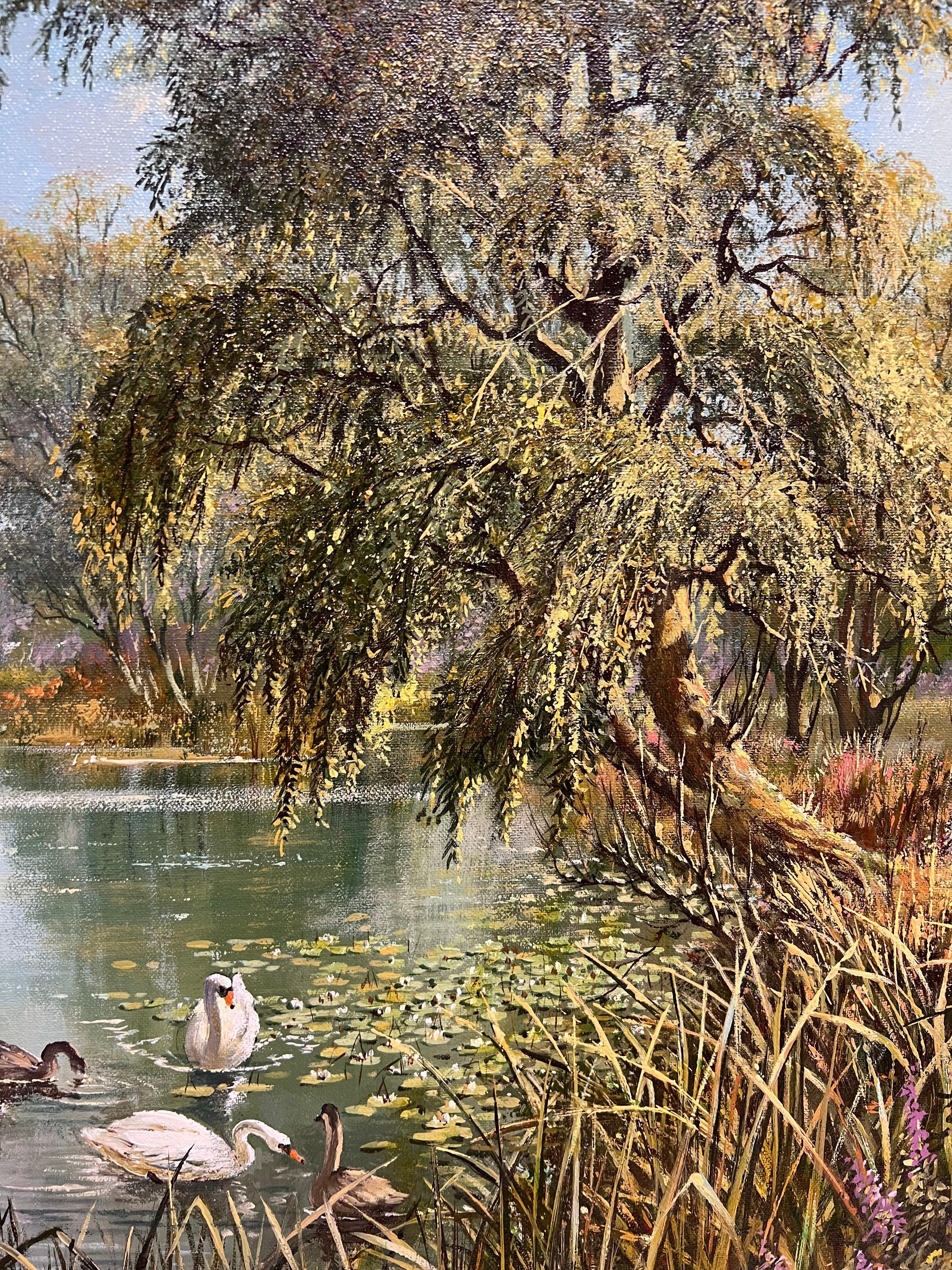 Große traditionelle englische Sommer Flusslandschaft Ölgemälde Schwäne Cygnets im Angebot 2