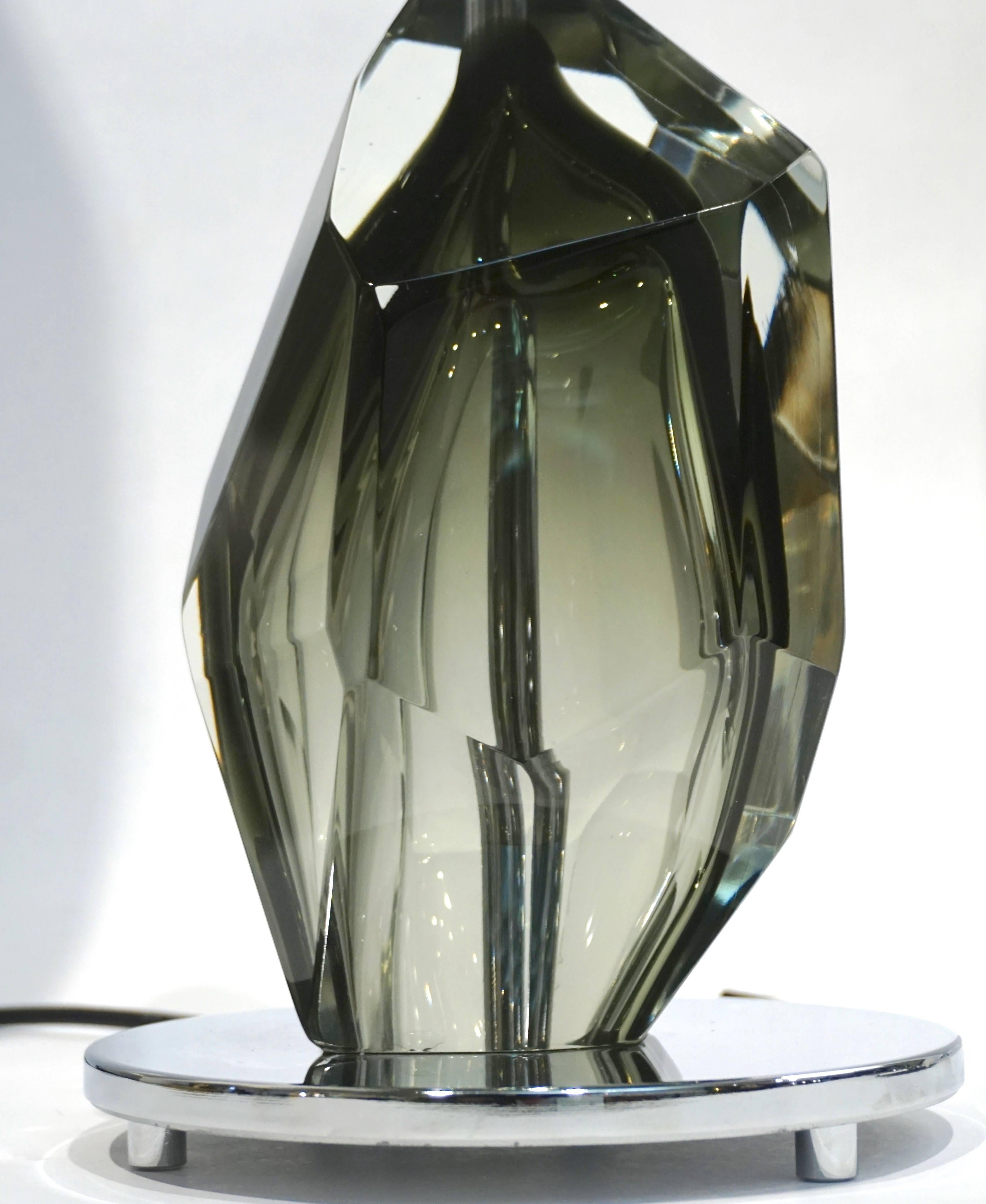 XXIe siècle et contemporain Donà, lampe italienne contemporaine en verre de Murano fumé facetté roche massive en vente