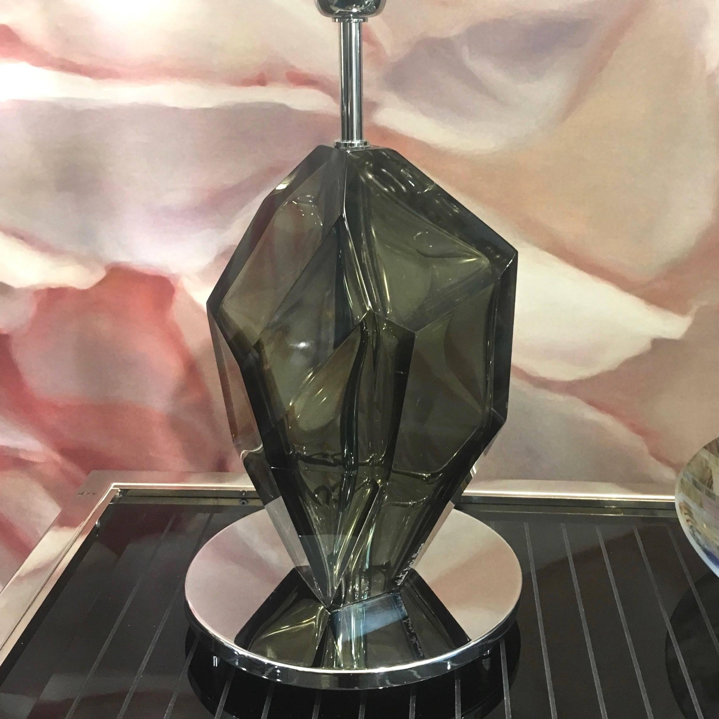 Verre brun Donà, lampe italienne contemporaine en verre de Murano fumé facetté roche massive en vente