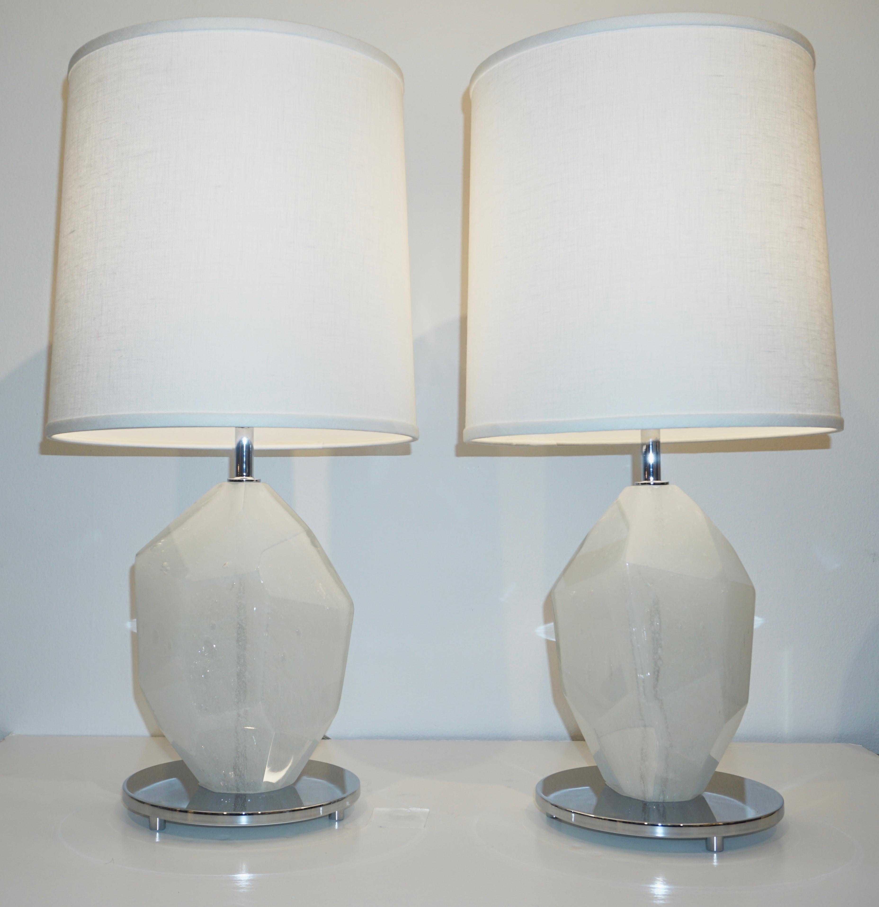 Contemporary made in Italy pair of table lamps signed by Alberto Donà Studio of organic design, high quality of execution, entirely handcrafted and hand polished, the heavy solid Murano glass bodies in the sophisticated Pulegoso technique, lots of