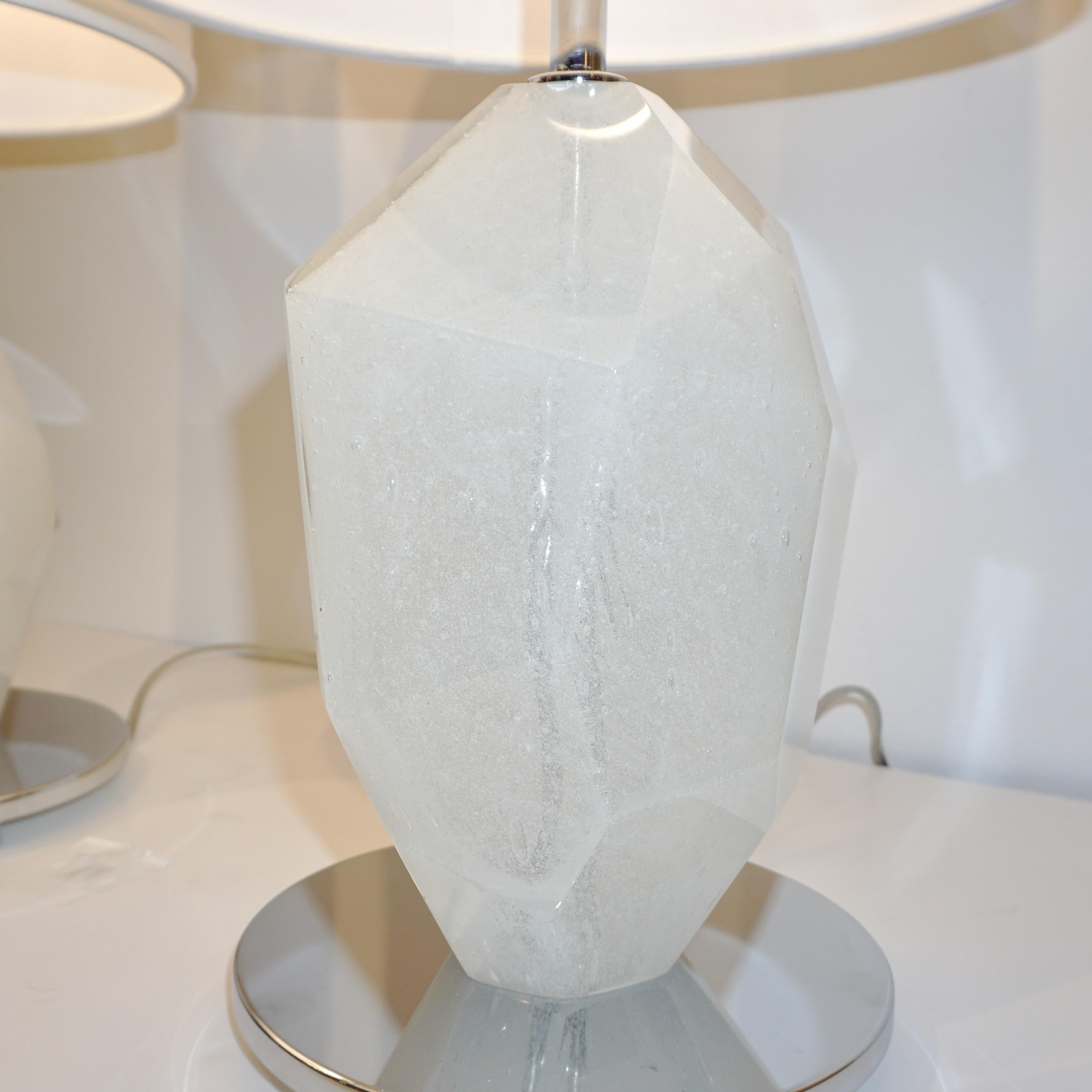 Hand-Crafted Donà Contemporary Italian Pair of Faceted Solid Rock White Murano Glass Lamps