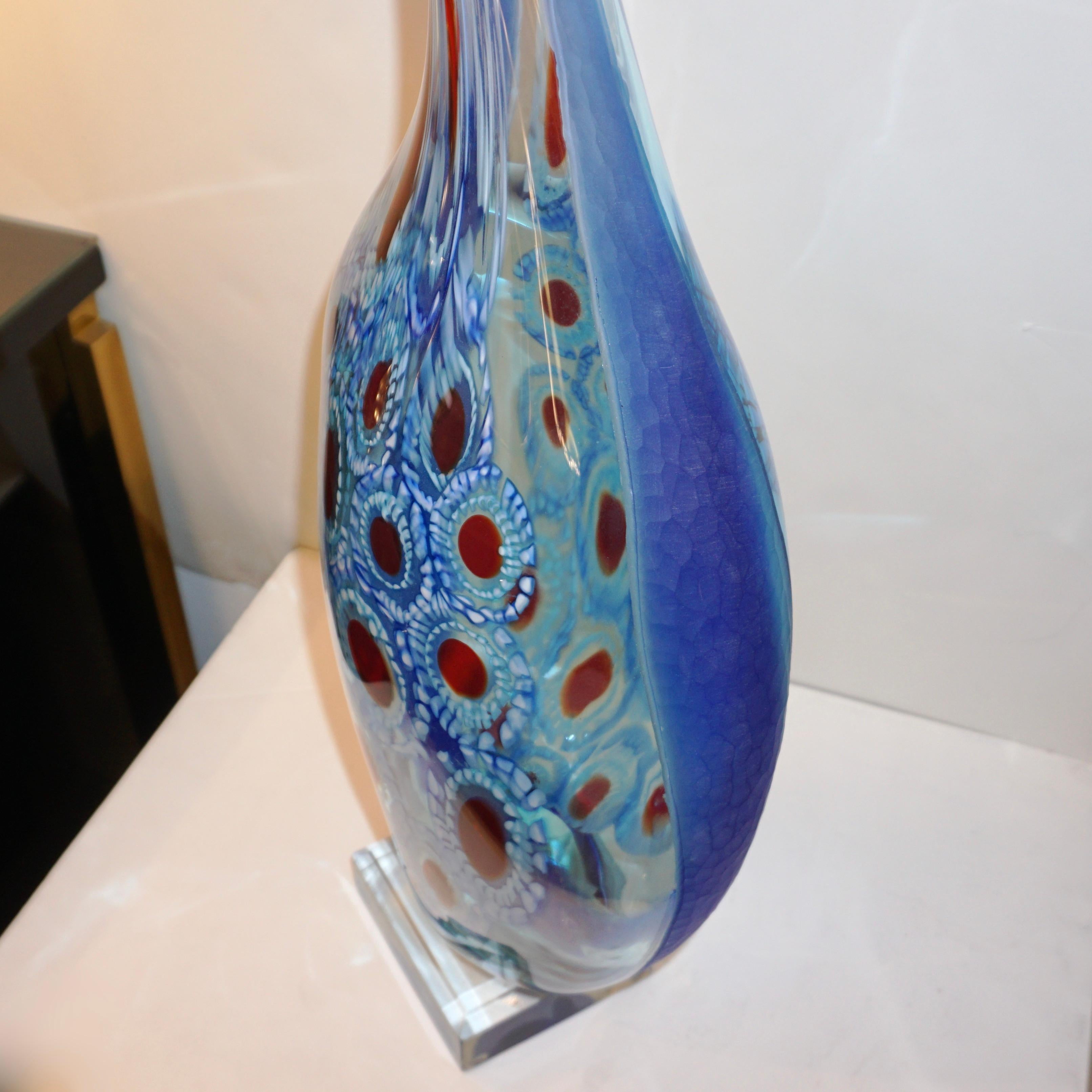 Vase sculpture Dona Modern Art en verre de Murano bleu saphir avec murrine rouge et blanche en vente 8