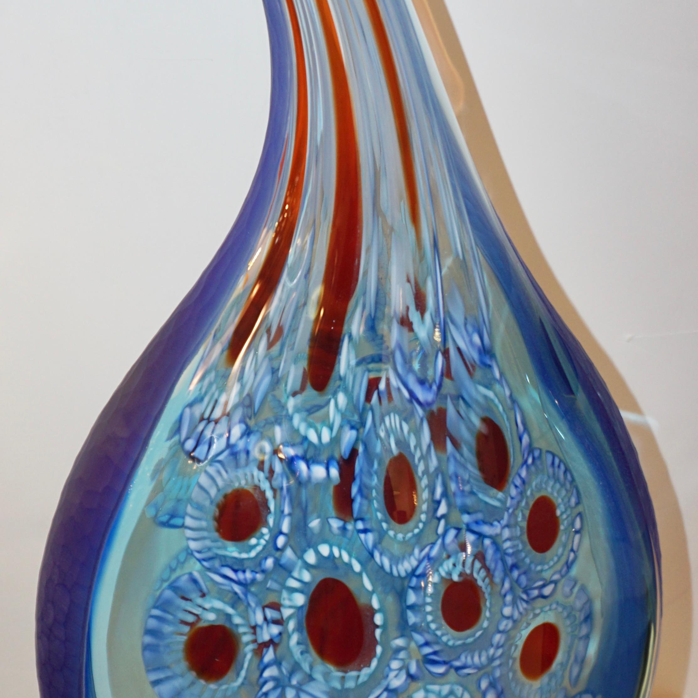 Vase sculpture Dona Modern Art en verre de Murano bleu saphir avec murrine rouge et blanche en vente 10