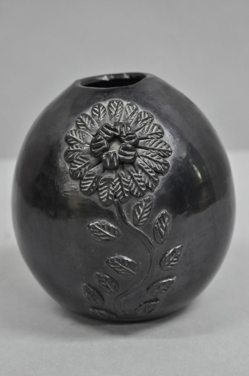 Vaso per boccioli di fiori Dona Rosa Barro Negro in ceramica nera da 5