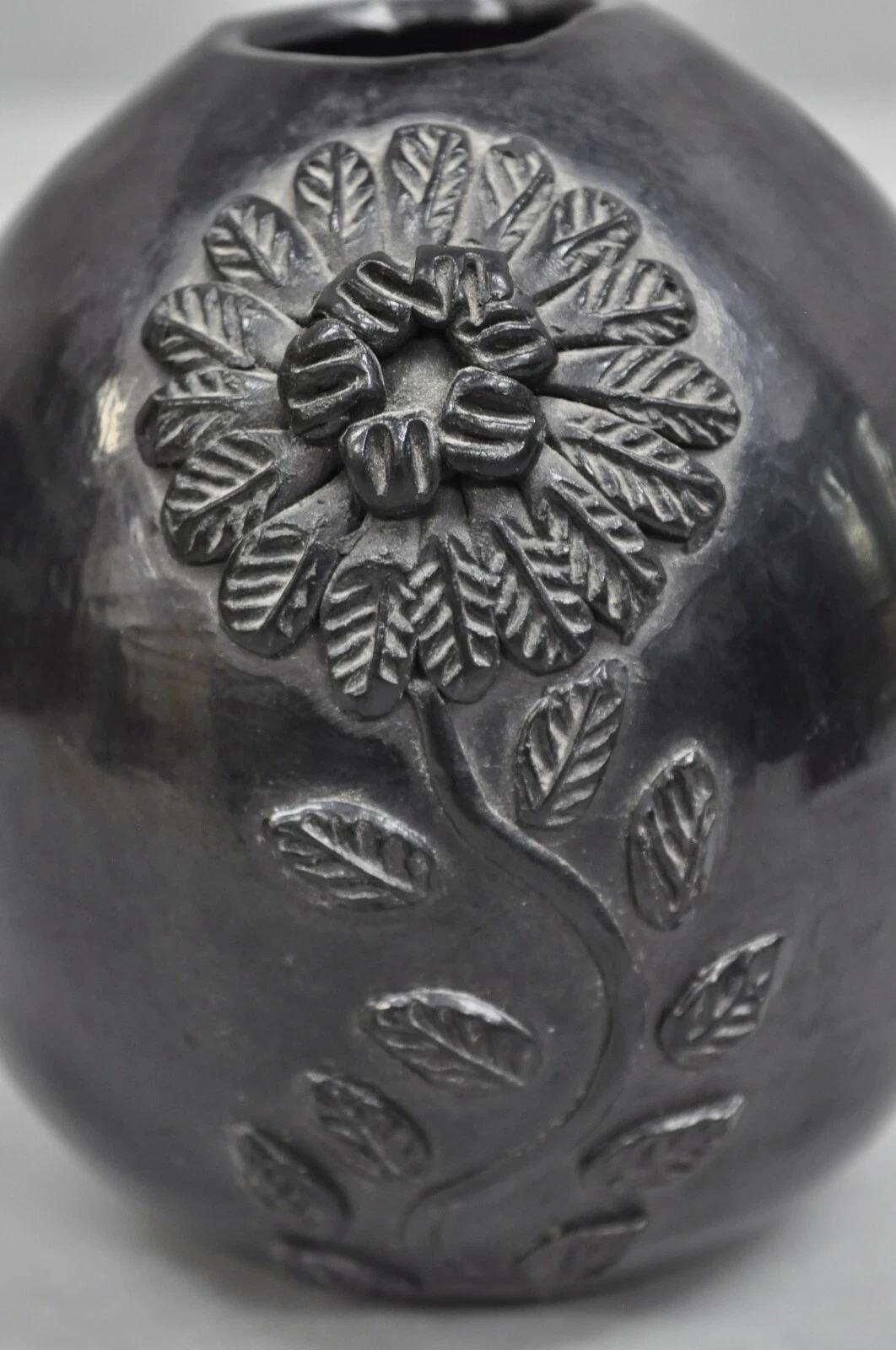 Mid-Century moderno Vaso per boccioli di fiori Dona Rosa Barro Negro in ceramica nera da 5