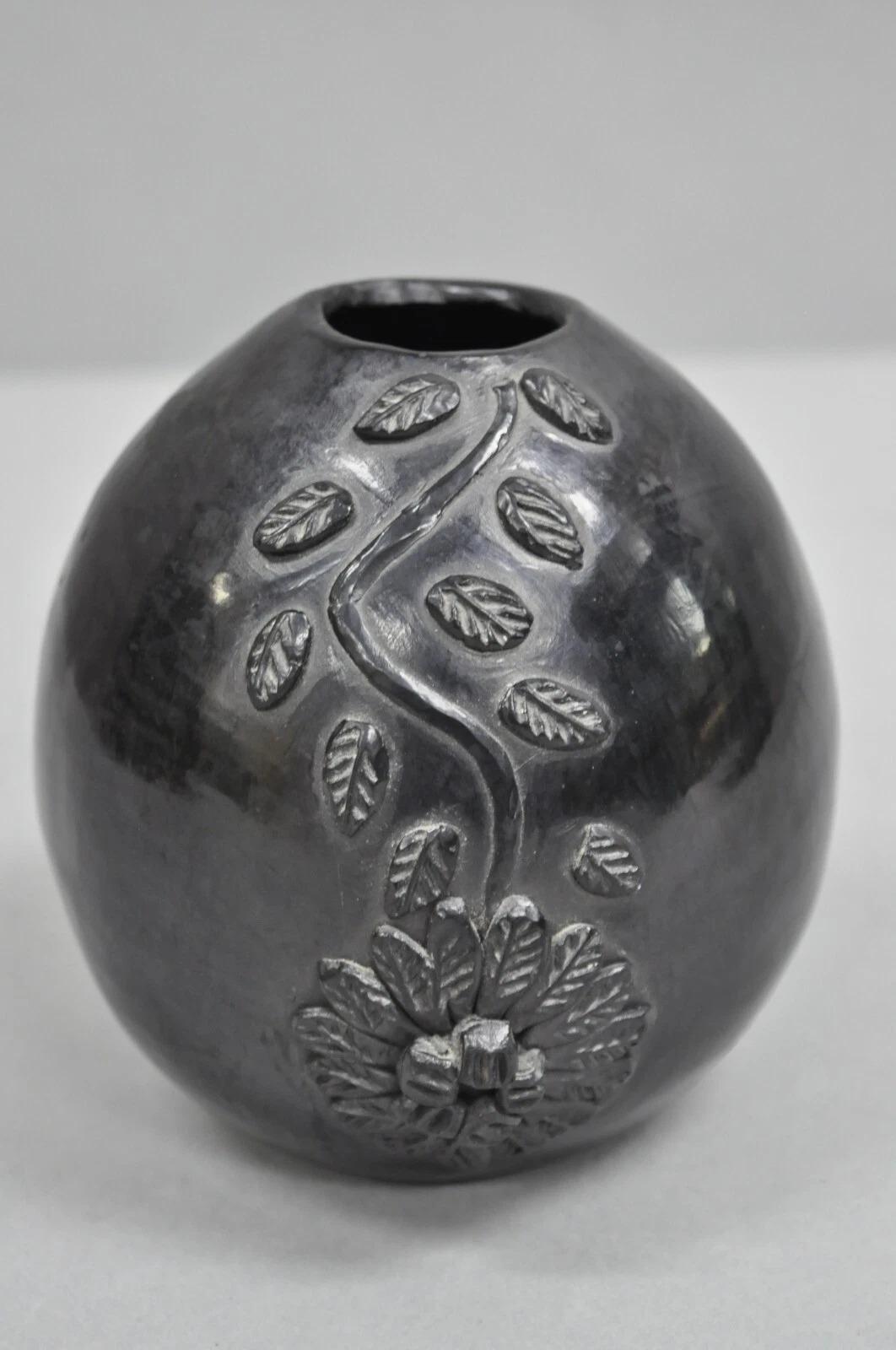 Vaso per boccioli di fiori Dona Rosa Barro Negro in ceramica nera da 5