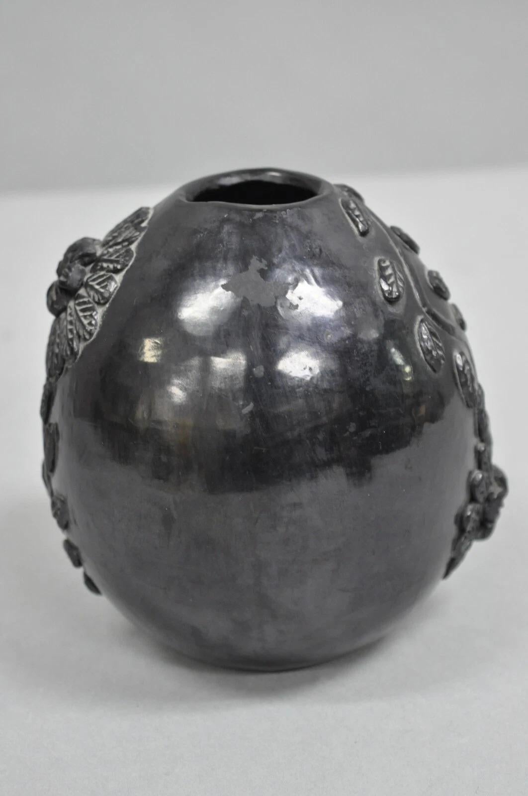 Vaso per boccioli di fiori Dona Rosa Barro Negro in ceramica nera da 5