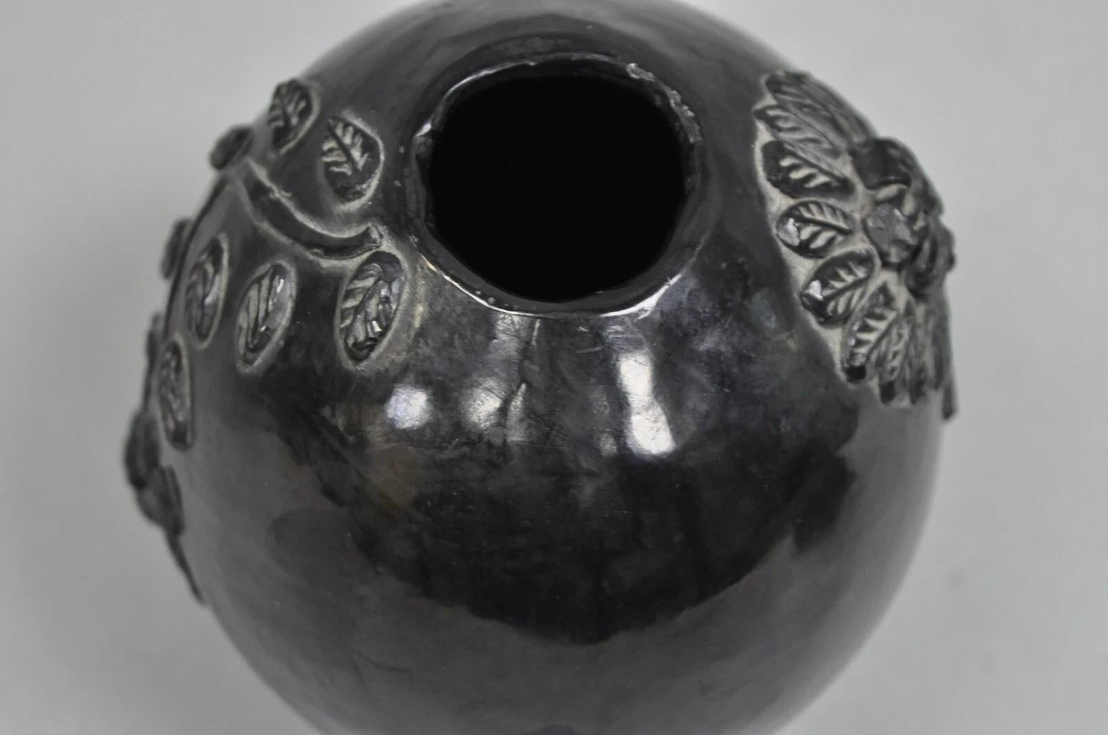 Vaso per boccioli di fiori Dona Rosa Barro Negro in ceramica nera da 5
