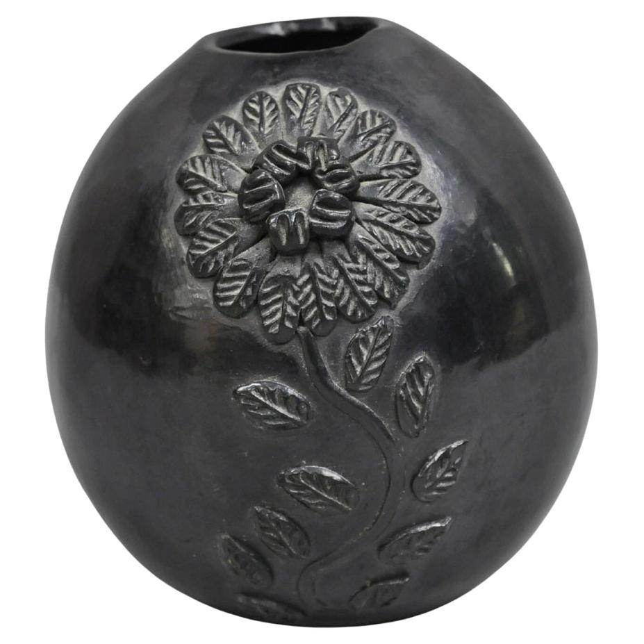 Vaso per boccioli di fiori Dona Rosa Barro Negro in ceramica nera da 5" Messico Mid Century Modern