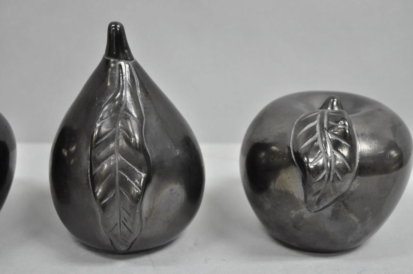 Dona Rosa Barro Negro Frutta in ceramica nera Messico Mid Century Modern - 5 pezzi in vendita 1